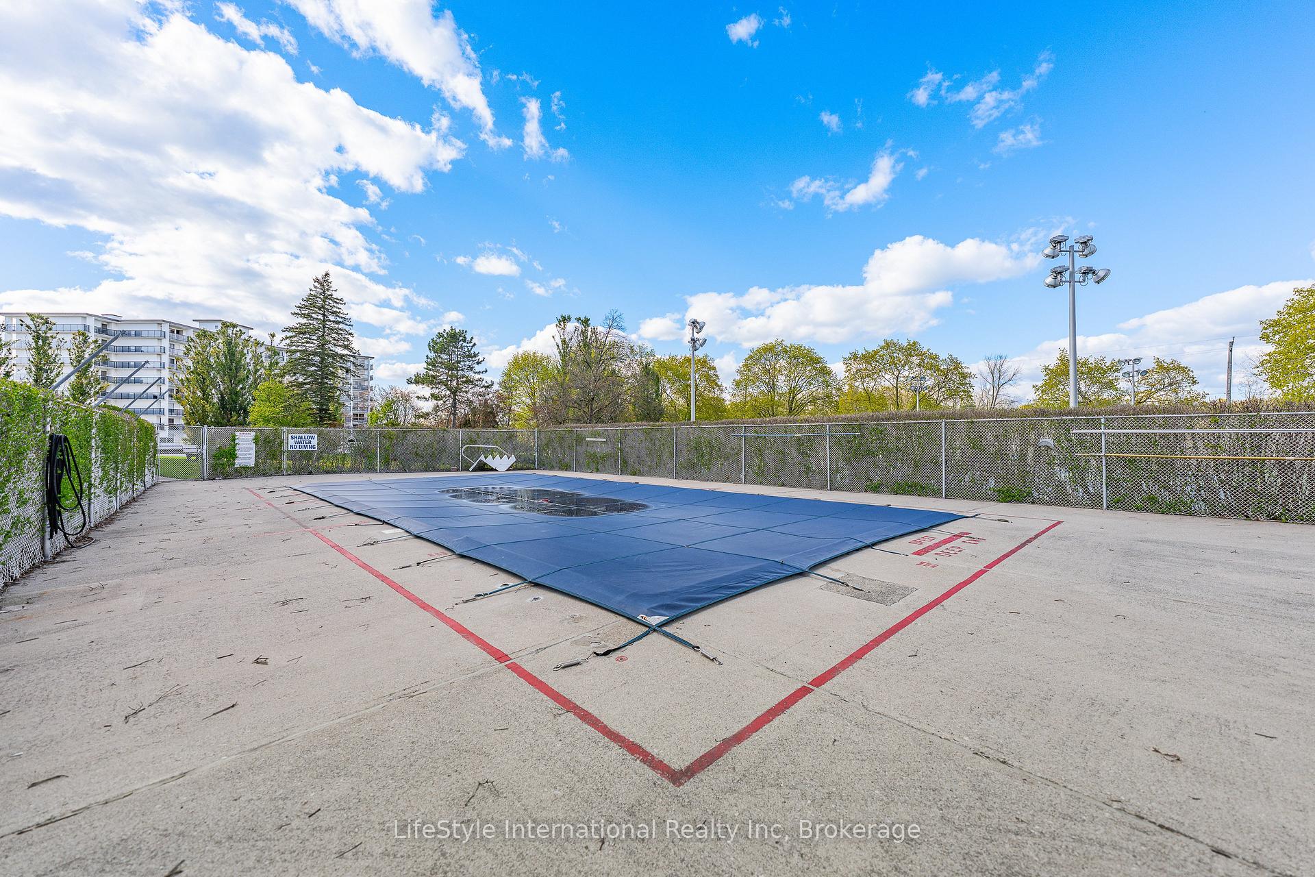 Photo 2 of Unit 512, 19 Woodlawn Road E, Guelph, Riverside Park — HOMEH
