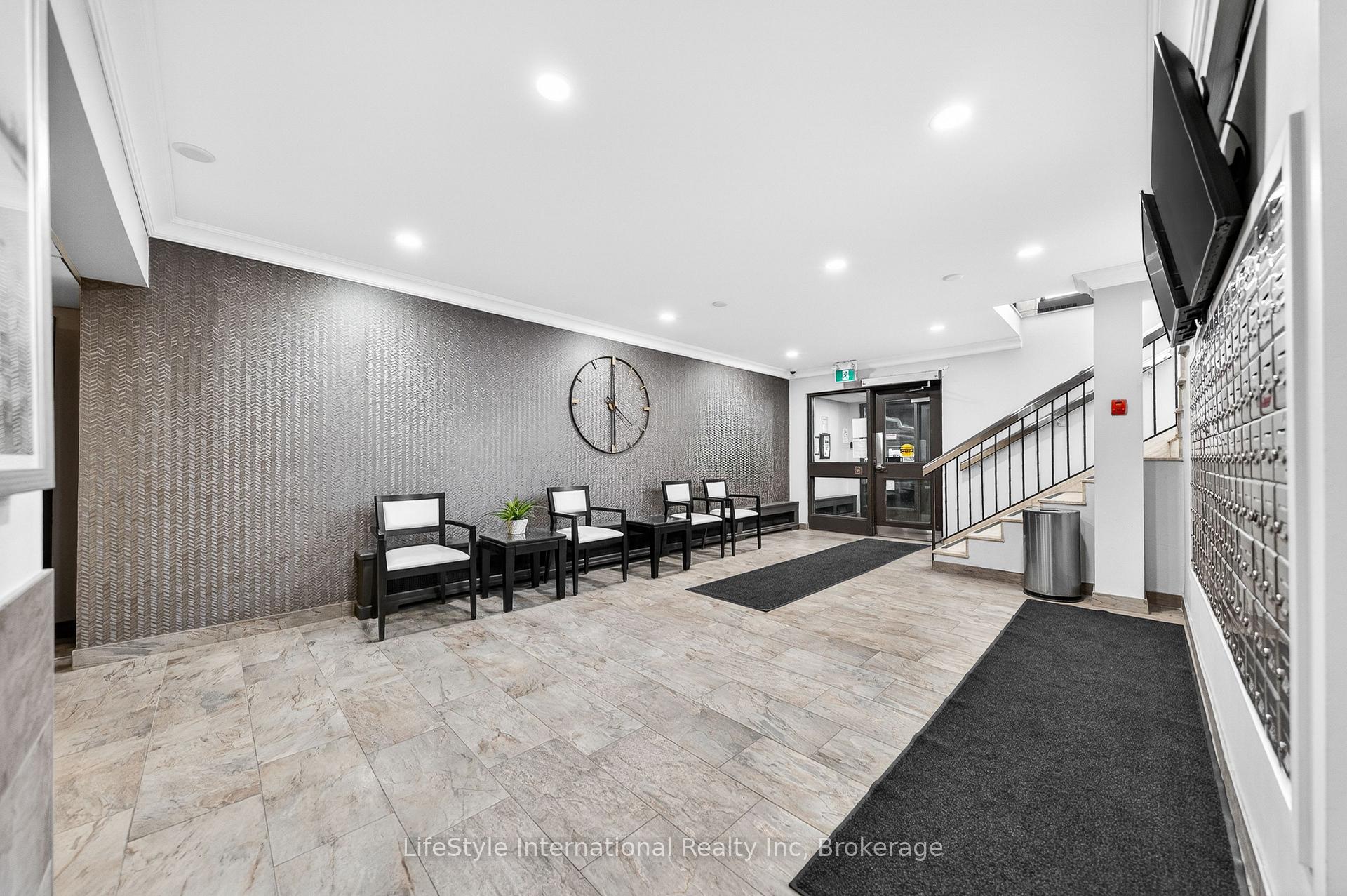 Photo 4 of Unit 512, 19 Woodlawn Road E, Guelph, Riverside Park — HOMEH