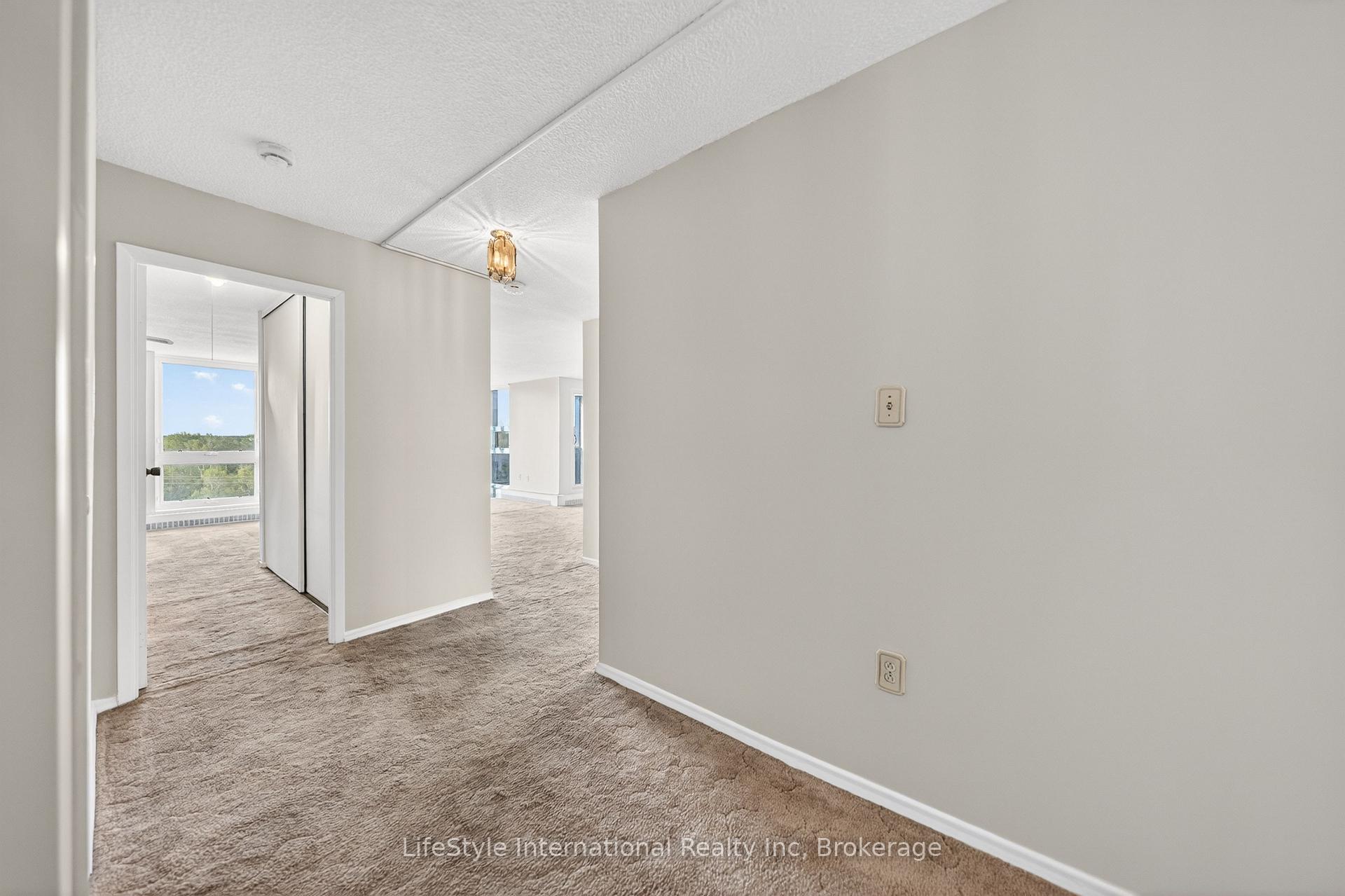 Photo 10 of Unit 512, 19 Woodlawn Road E, Guelph, Riverside Park — HOMEH