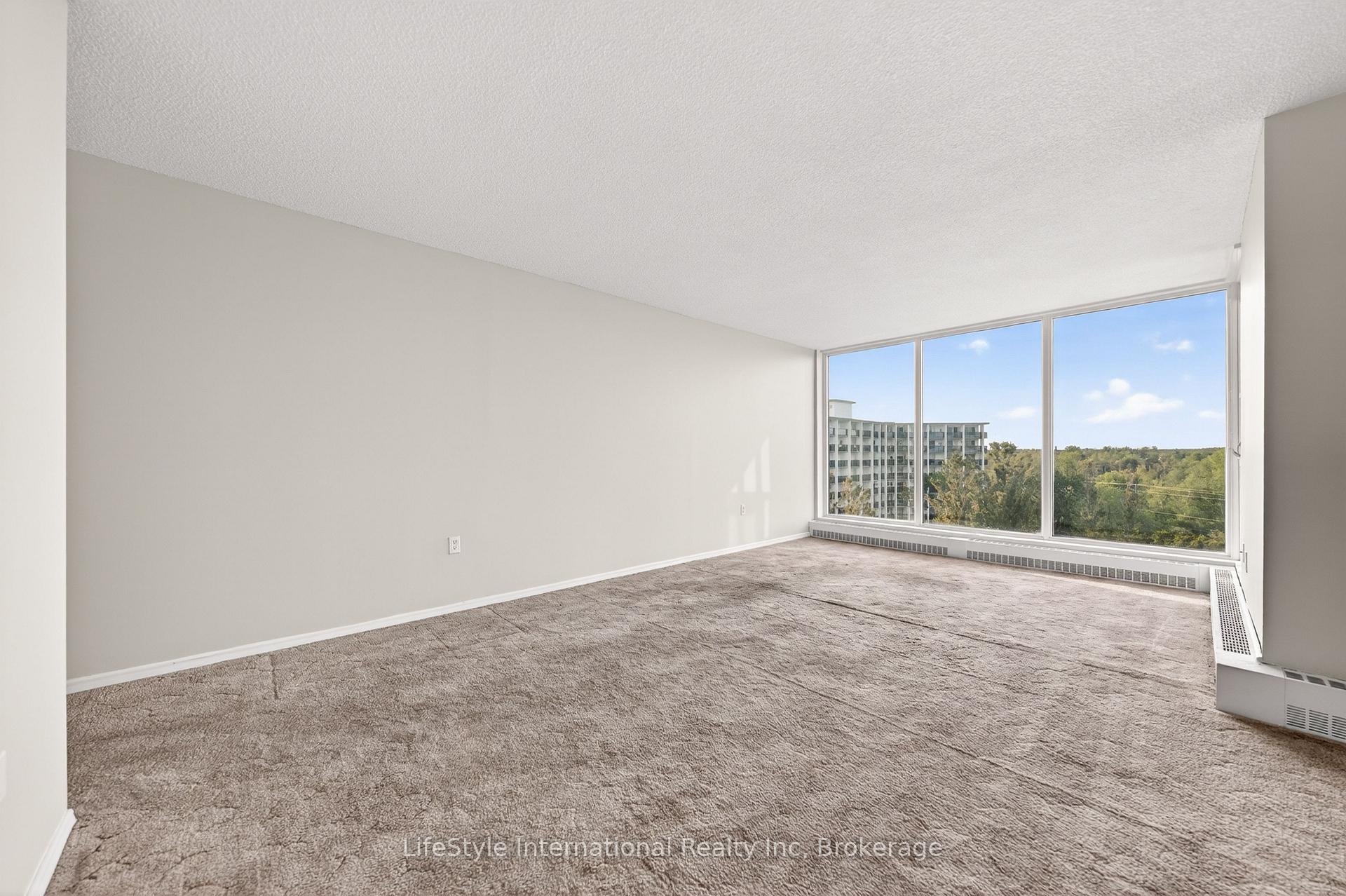 Photo 13 of Unit 512, 19 Woodlawn Road E, Guelph, Riverside Park — HOMEH