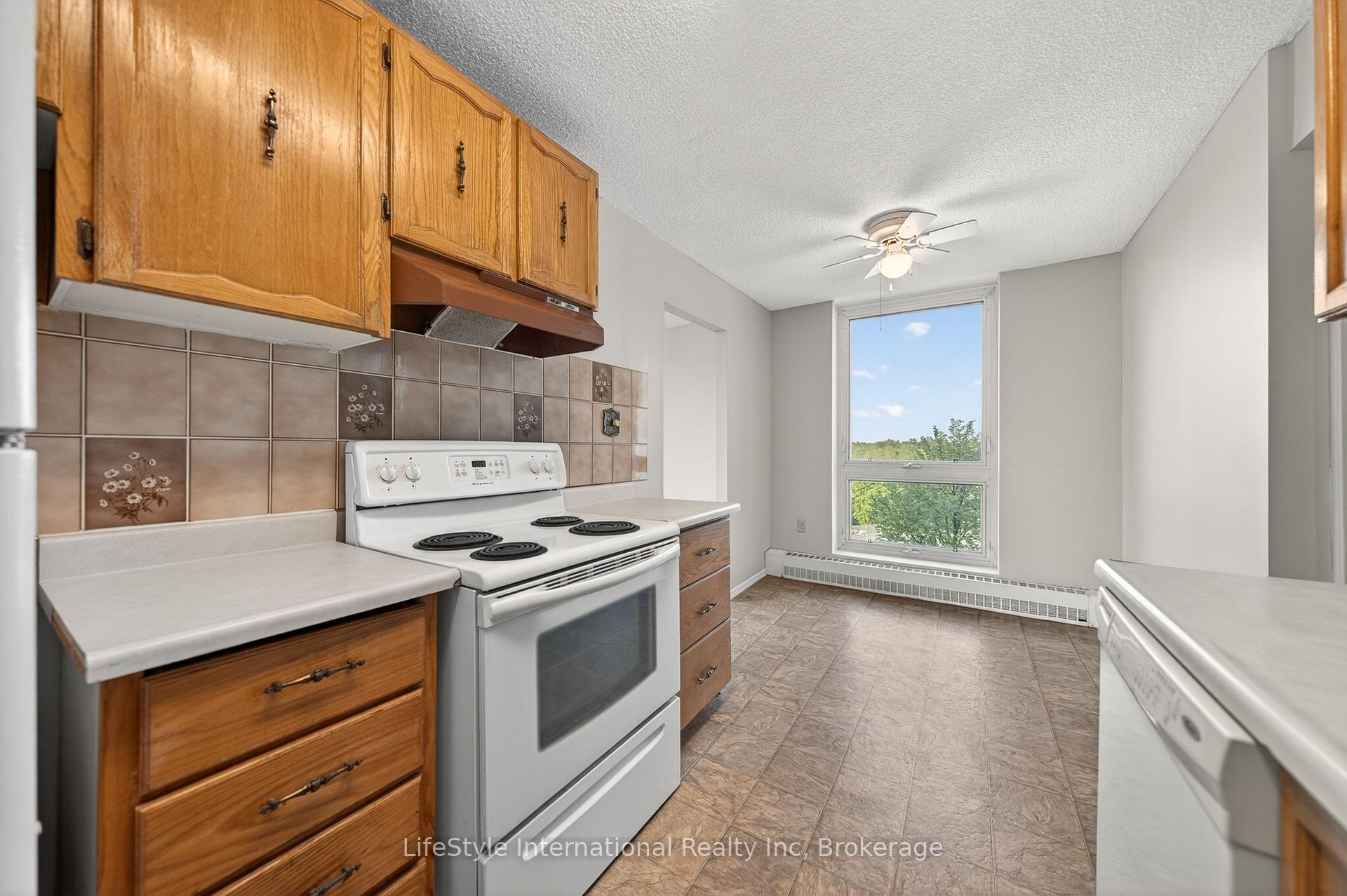 Photo 16 of Unit 512, 19 Woodlawn Road E, Guelph, Riverside Park — HOMEH