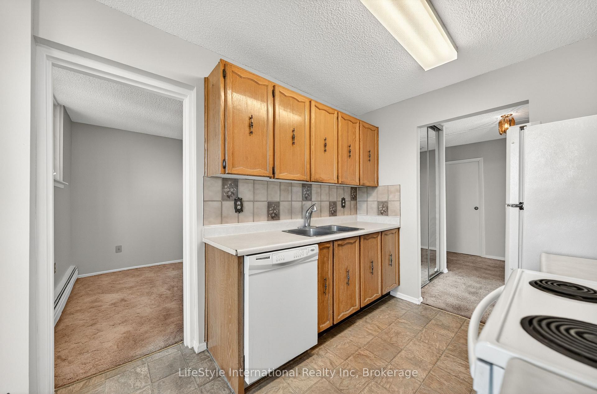 Photo 19 of Unit 512, 19 Woodlawn Road E, Guelph, Riverside Park — HOMEH