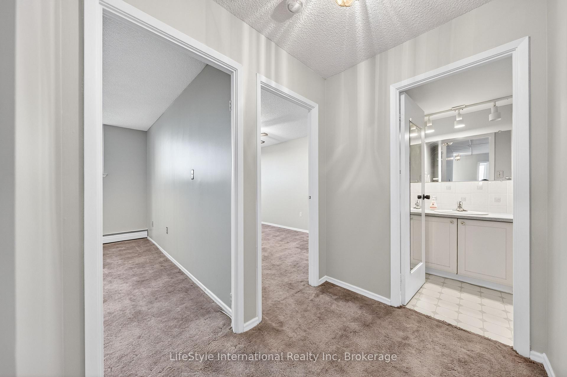Photo 23 of Unit 512, 19 Woodlawn Road E, Guelph, Riverside Park — HOMEH