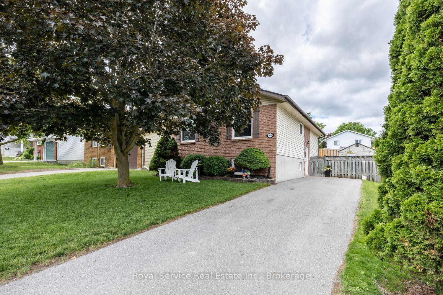 Photo 3 of 900 Stewart Drive, Peterborough, Ashburnham Ward 4 — HOMEH