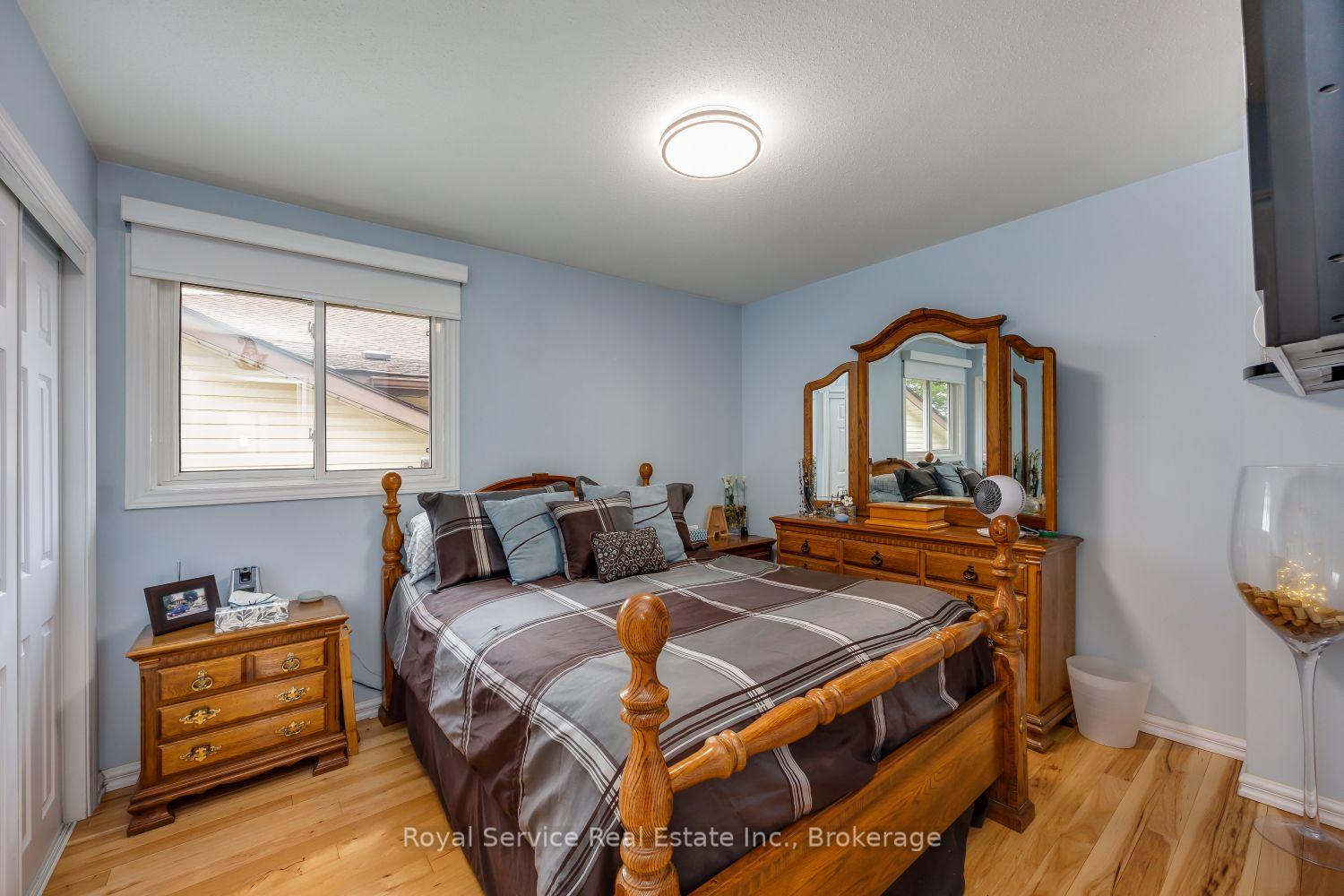 Photo 6 of 900 Stewart Drive, Peterborough, Ashburnham Ward 4 — HOMEH