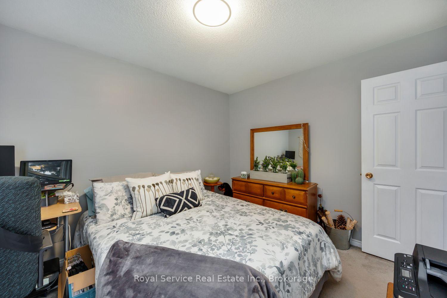Photo 18 of 900 Stewart Drive, Peterborough, Ashburnham Ward 4 — HOMEH