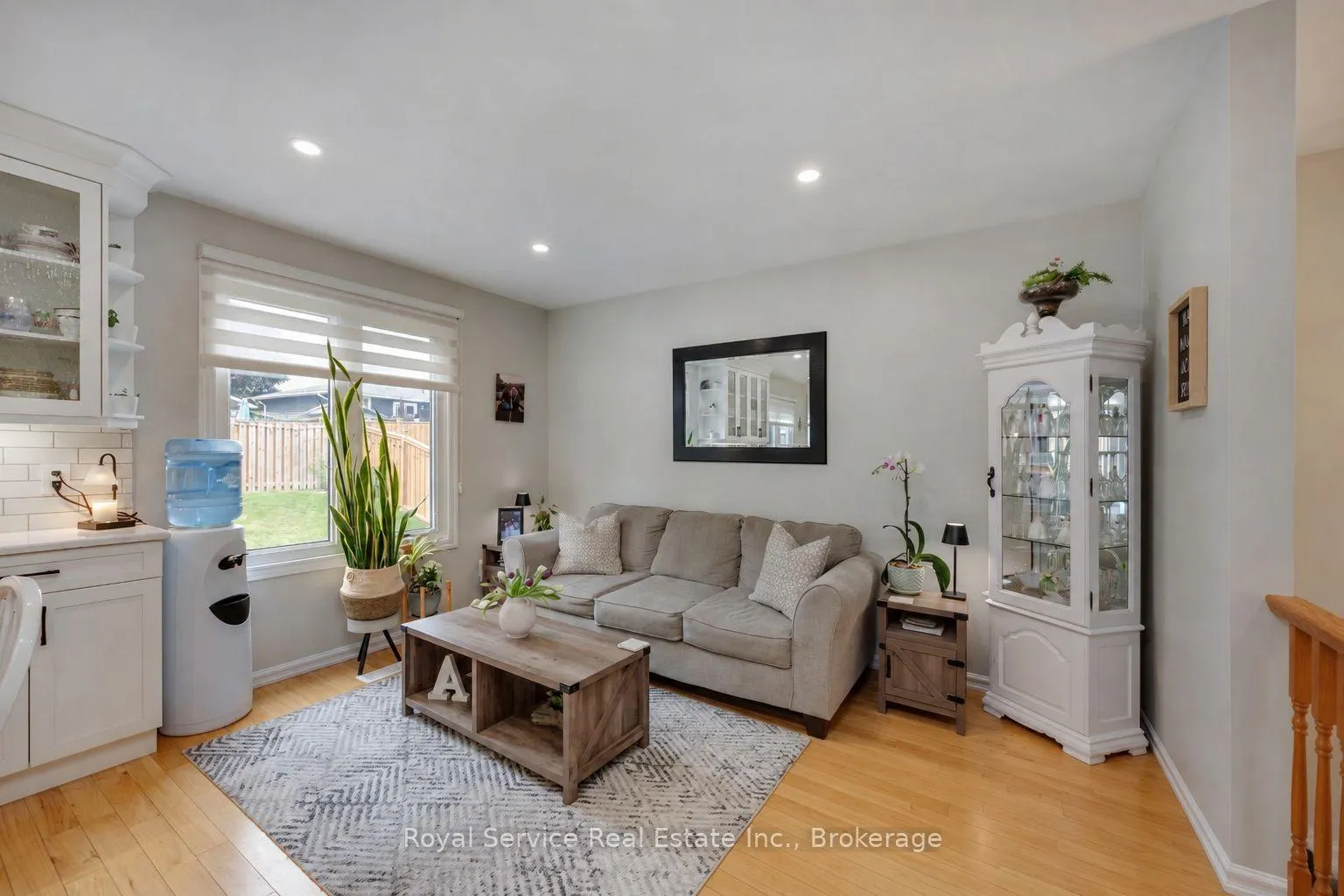 Photo 4 of 900 Stewart Drive, Peterborough, Ashburnham Ward 4 — HOMEH