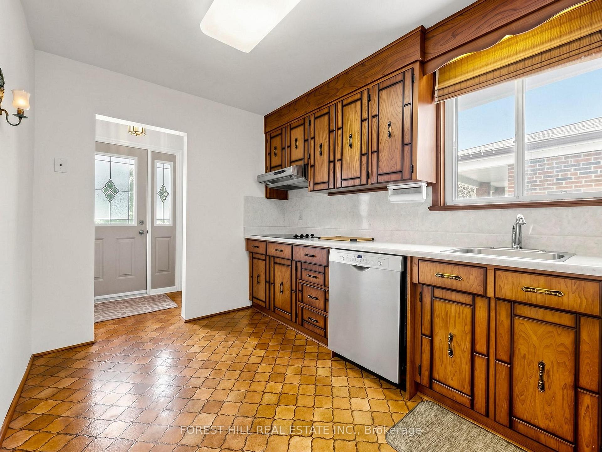 Photo 6 of 25 Cartwright Avenue, North York, Yorkdale-Glen Park — HOMEH