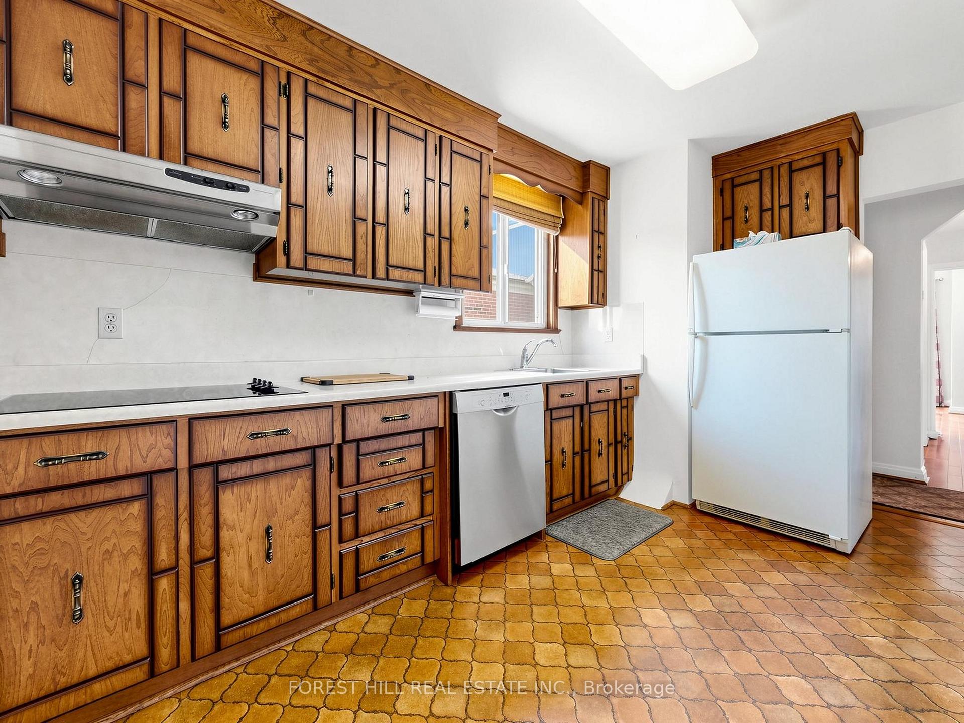 Photo 7 of 25 Cartwright Avenue, North York, Yorkdale-Glen Park — HOMEH