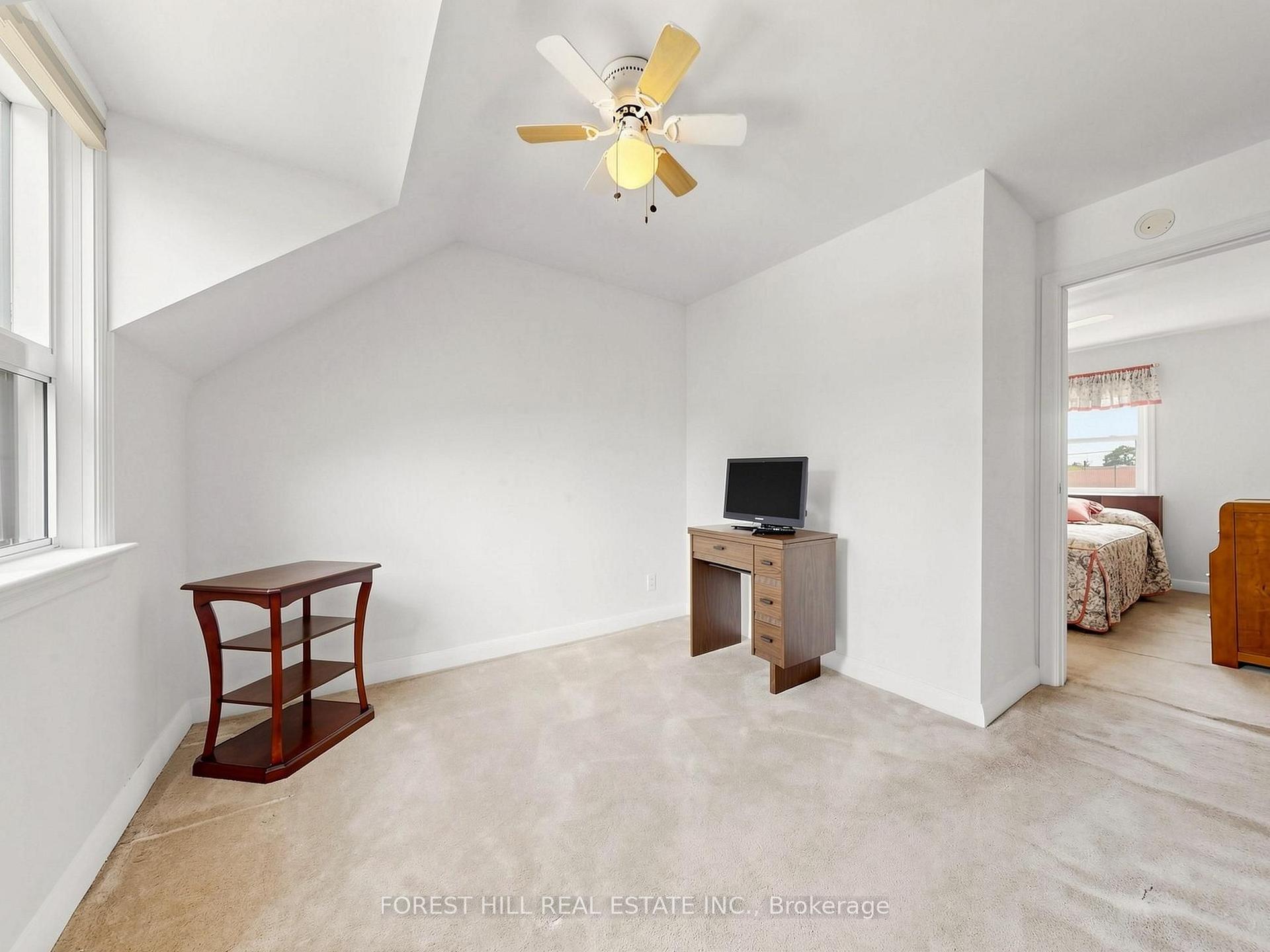 Photo 12 of 25 Cartwright Avenue, North York, Yorkdale-Glen Park — HOMEH