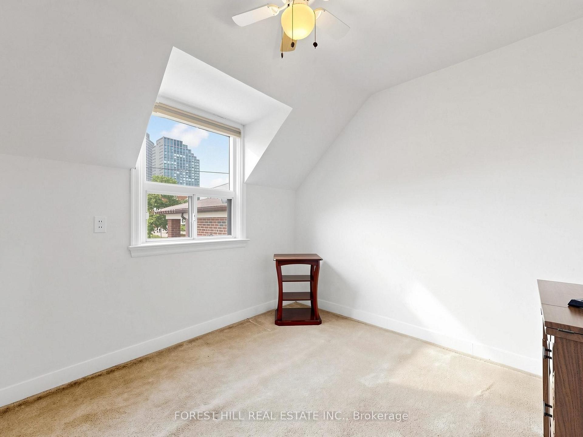 Photo 13 of 25 Cartwright Avenue, North York, Yorkdale-Glen Park — HOMEH