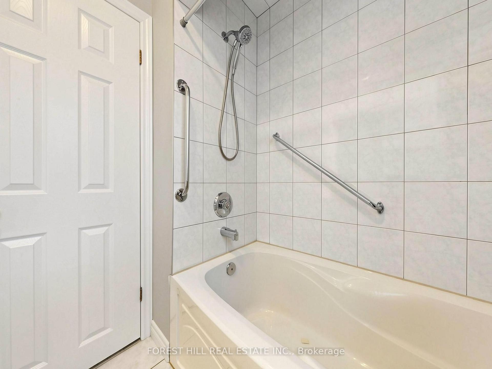 Photo 17 of 25 Cartwright Avenue, North York, Yorkdale-Glen Park — HOMEH