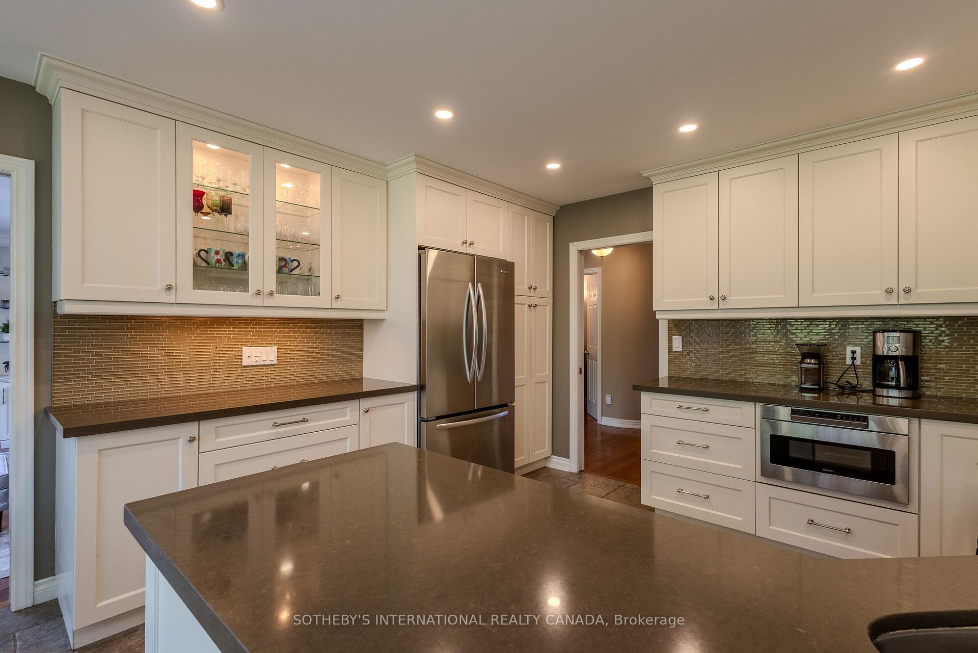 Photo 10 of 23 Francis Creek Boulevard, St. Catharines, Grapeview — HOMEH
