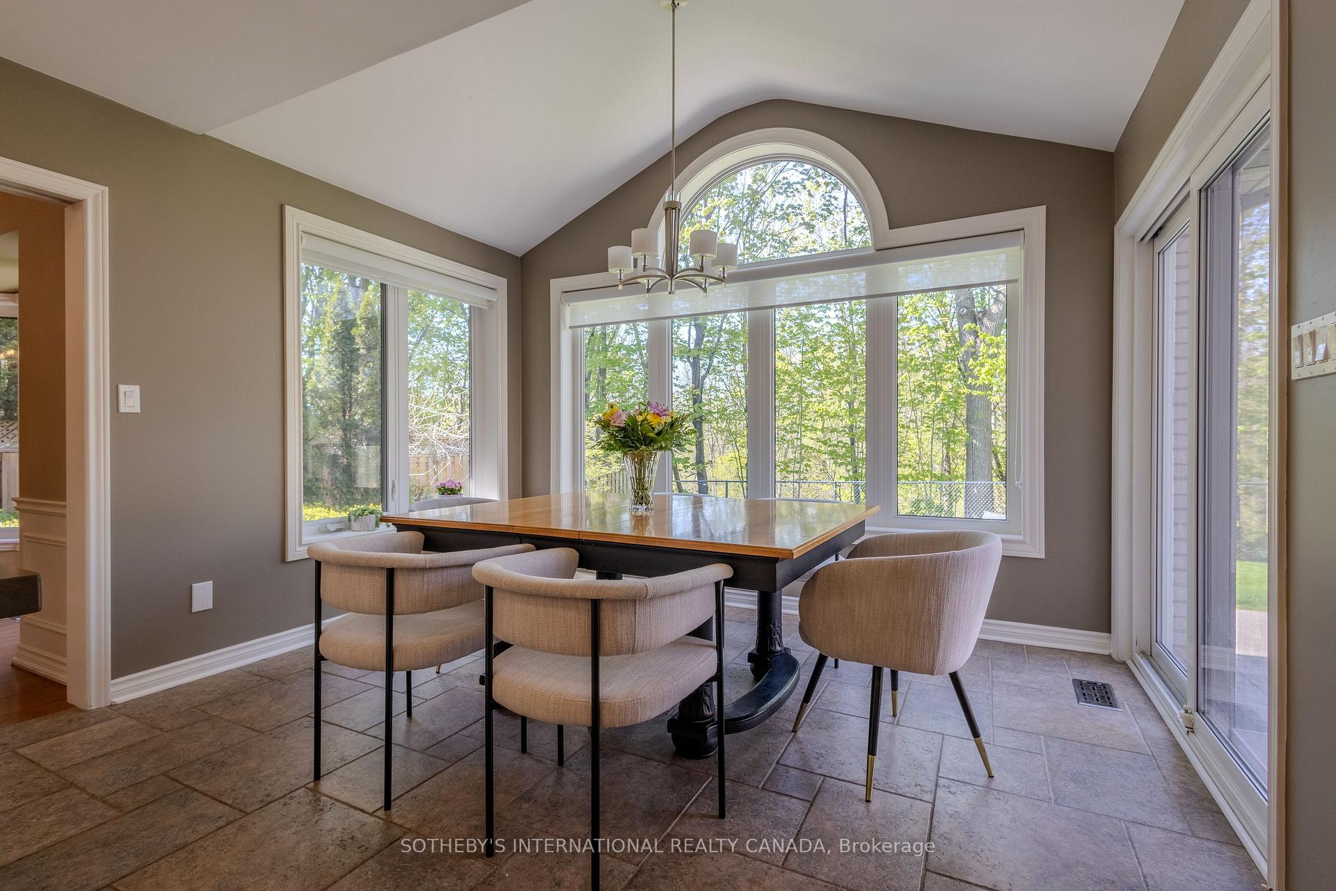 Photo 13 of 23 Francis Creek Boulevard, St. Catharines, Grapeview — HOMEH