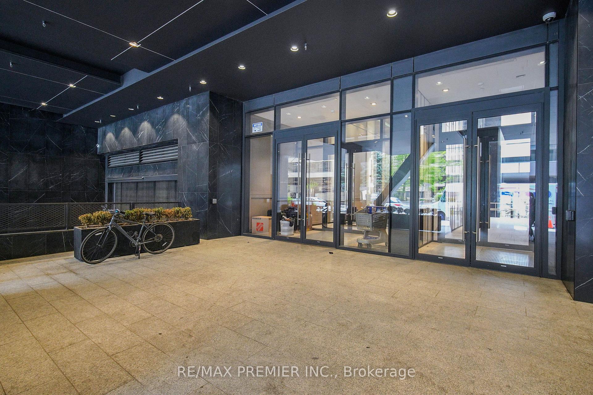 Photo 2 of Unit 3201, 488 University Avenue, Toronto, University — HOMEH