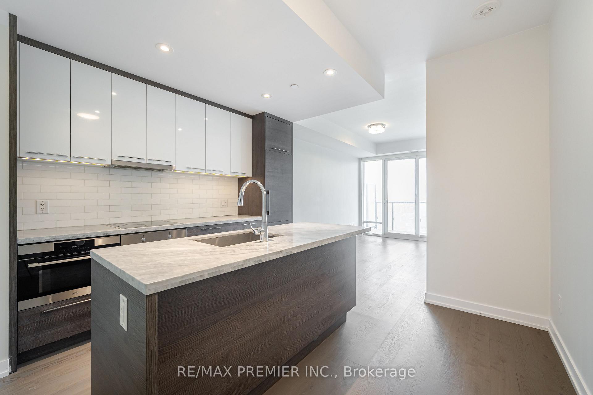 Photo 4 of Unit 3201, 488 University Avenue, Toronto, University — HOMEH