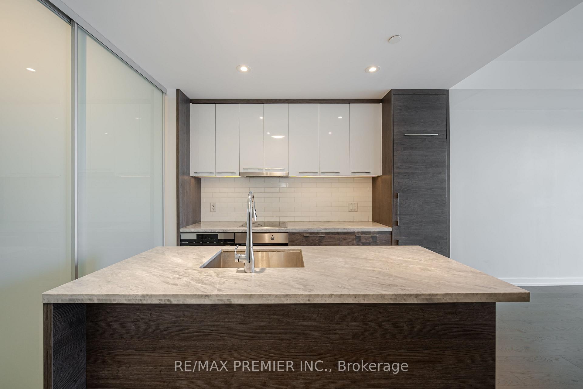 Photo 6 of Unit 3201, 488 University Avenue, Toronto, University — HOMEH