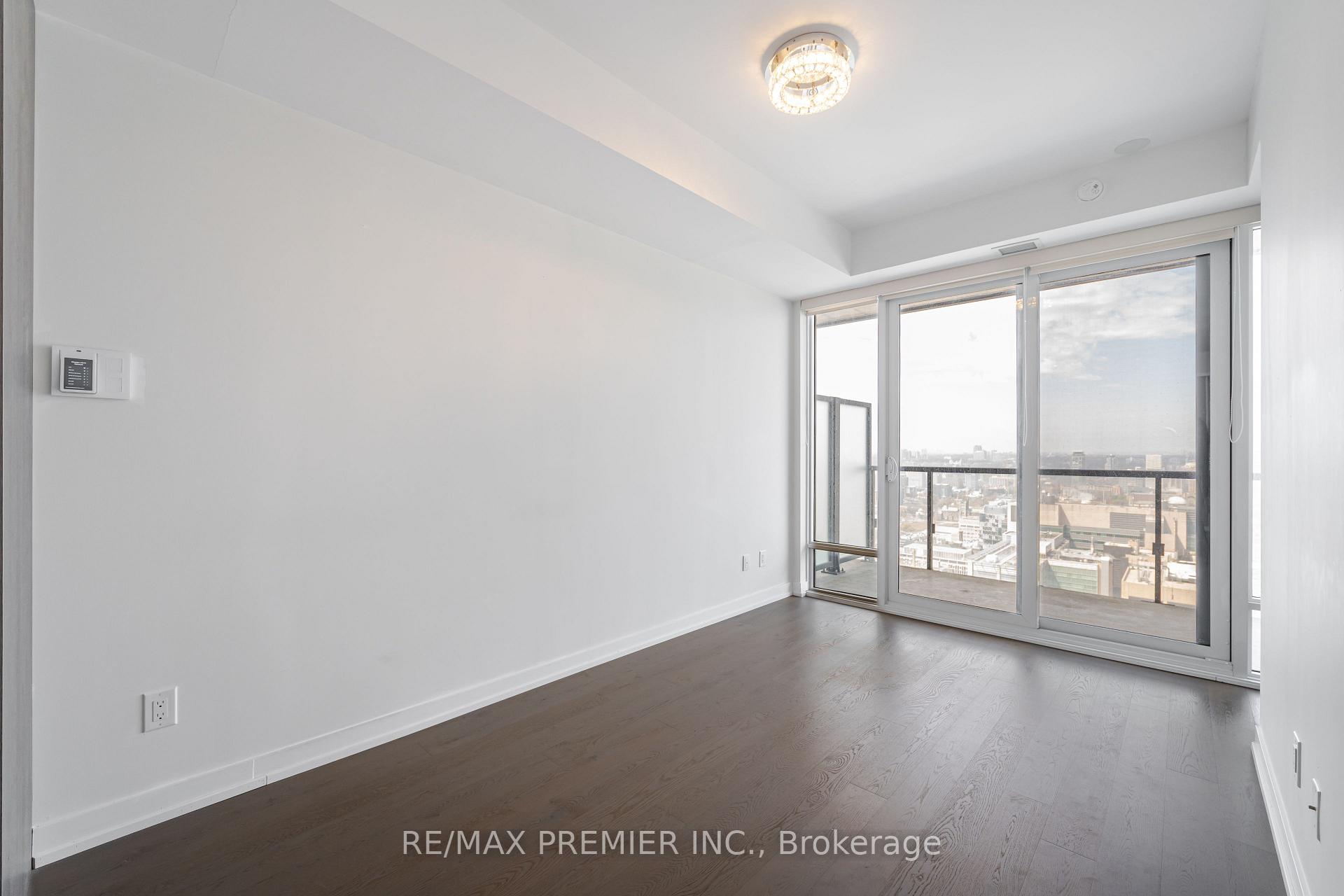Photo 8 of Unit 3201, 488 University Avenue, Toronto, University — HOMEH