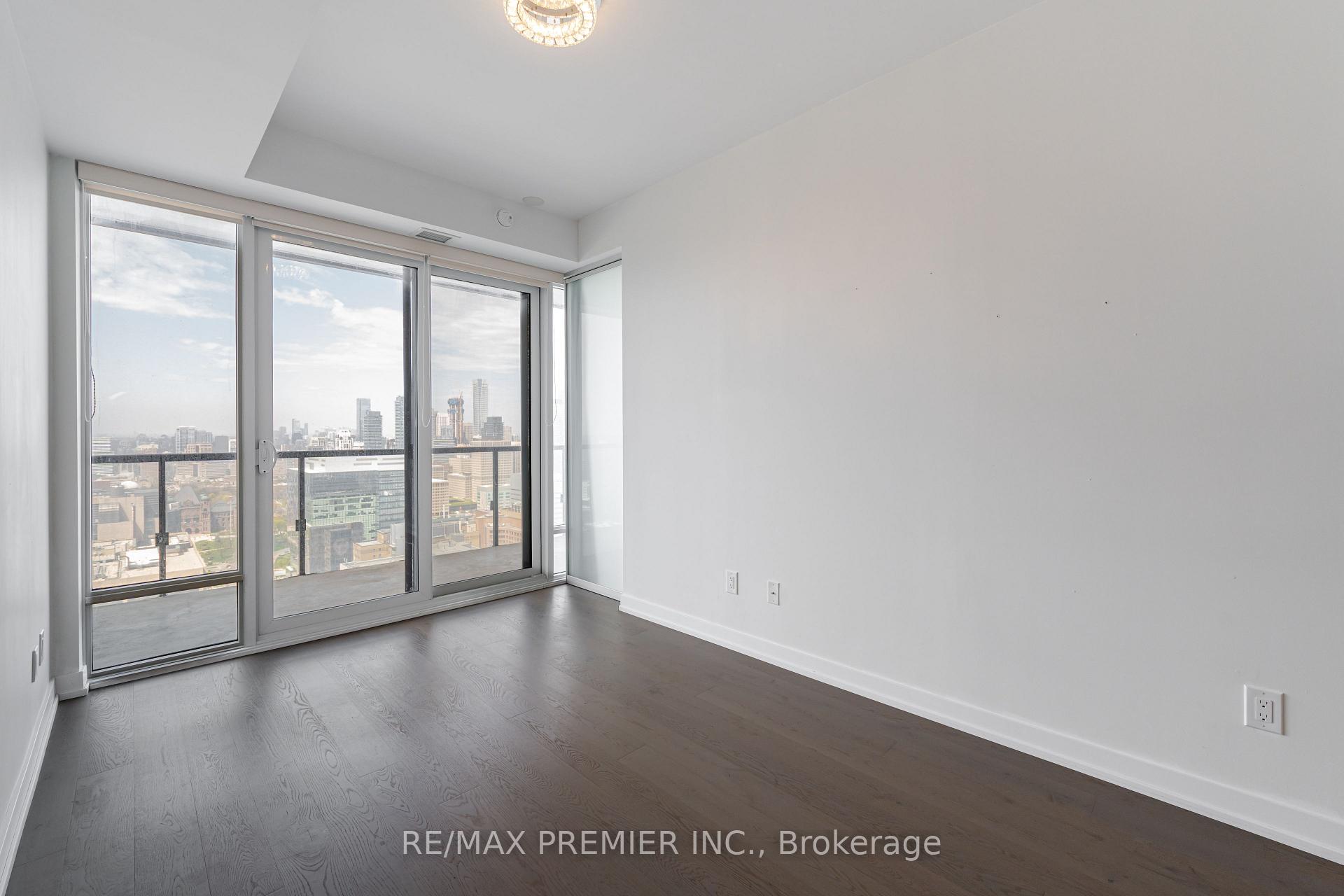 Photo 9 of Unit 3201, 488 University Avenue, Toronto, University — HOMEH