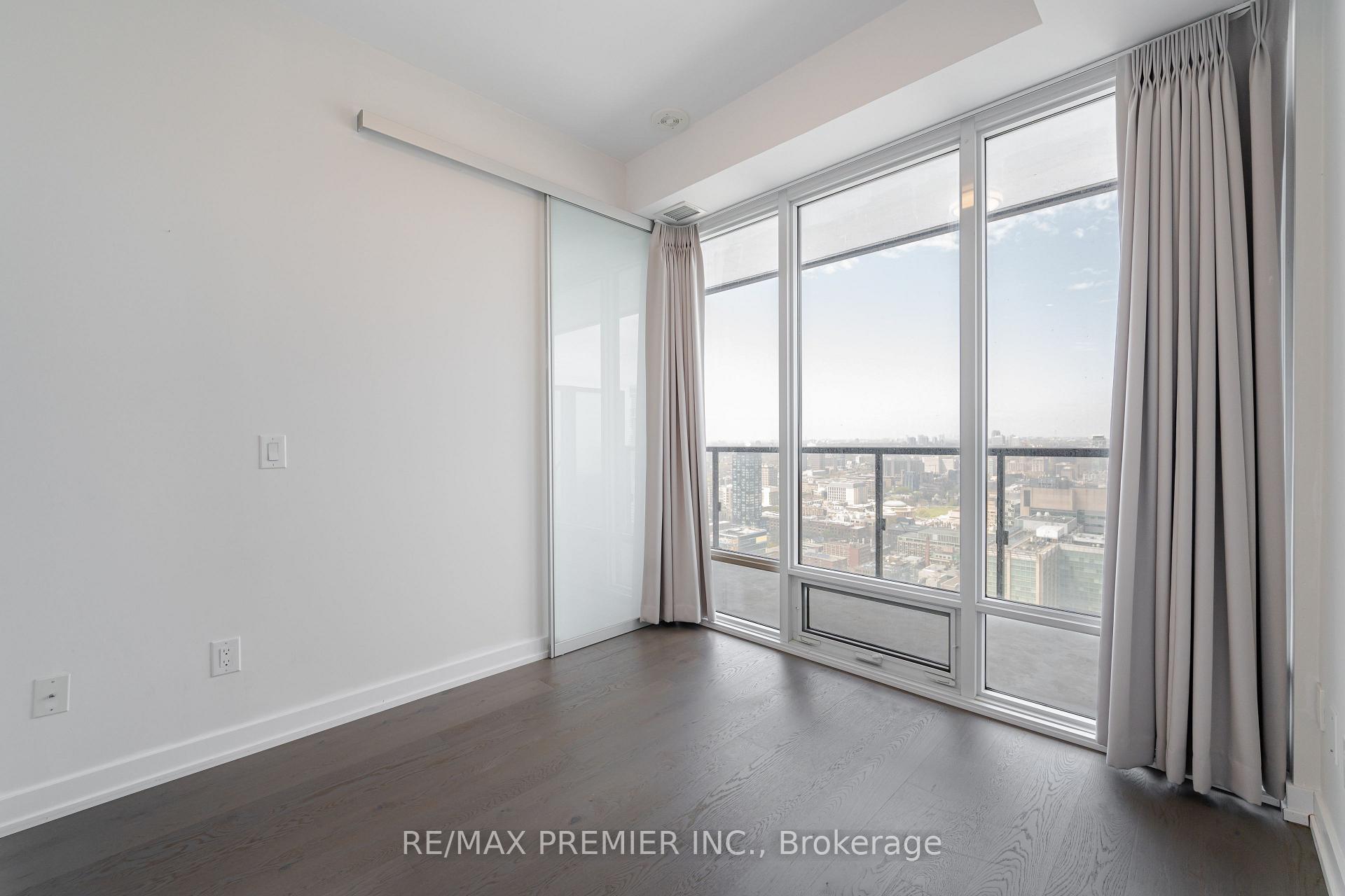 Photo 11 of Unit 3201, 488 University Avenue, Toronto, University — HOMEH