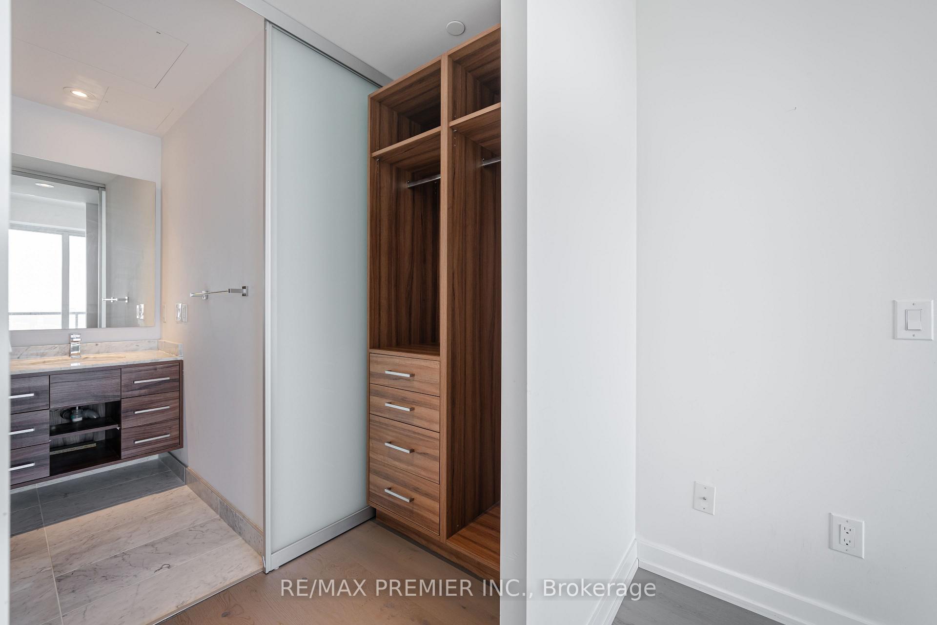 Photo 13 of Unit 3201, 488 University Avenue, Toronto, University — HOMEH