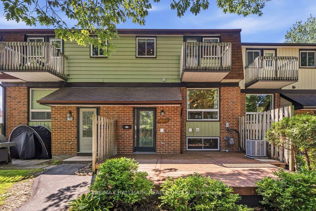 Front of Unit 4, 409 Montfort Street
