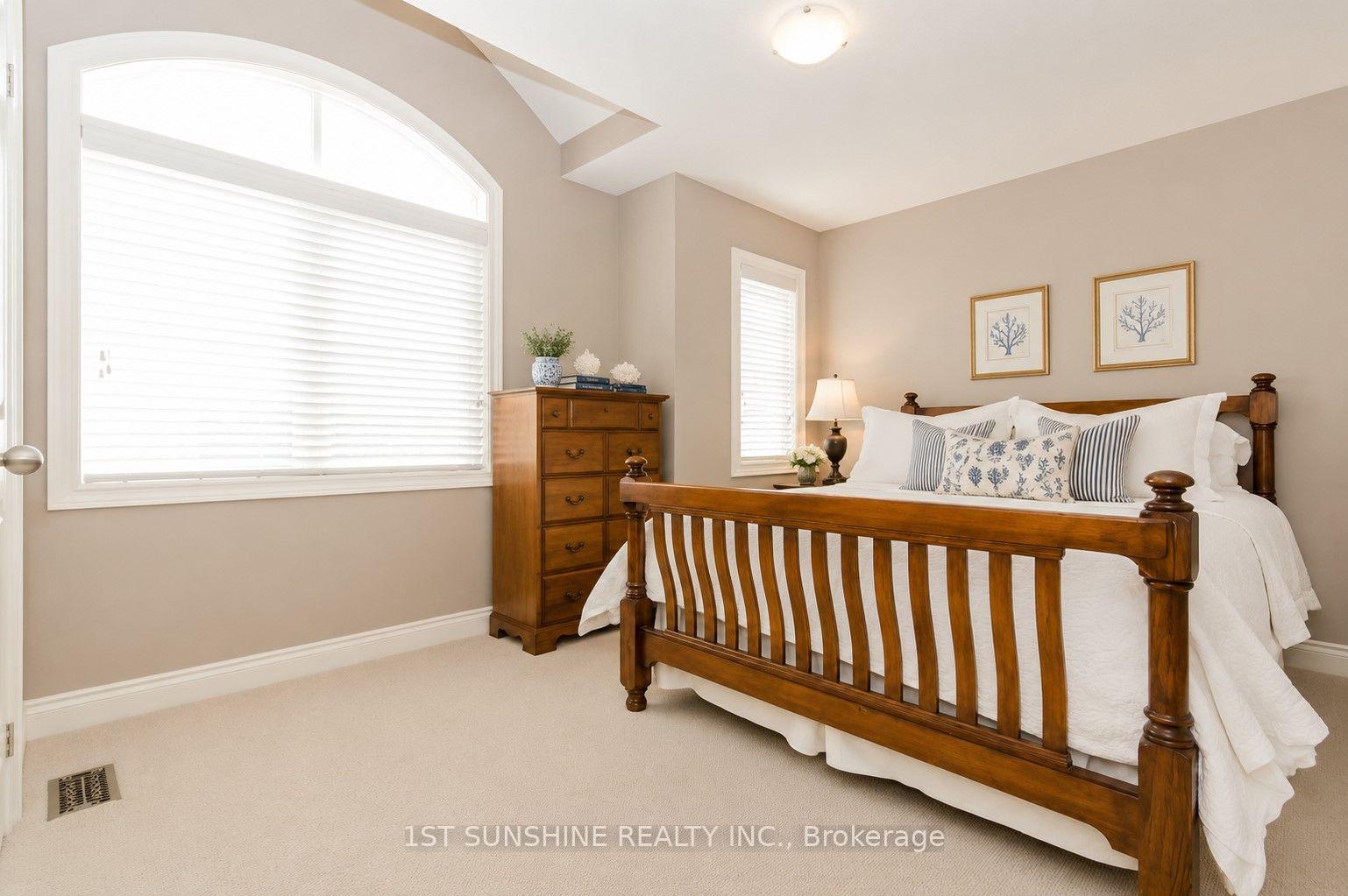 Photo 7 of 20 Whittington Drive, Hamilton, Meadowlands — HOMEH