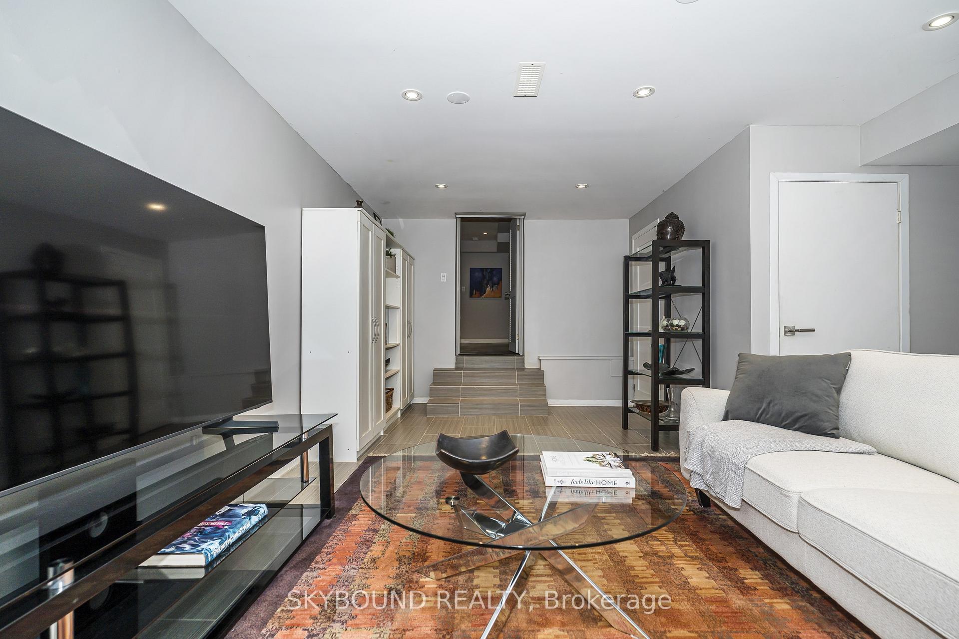 Photo 38 of 49 Victor Avenue, Toronto, North Riverdale — HOMEH