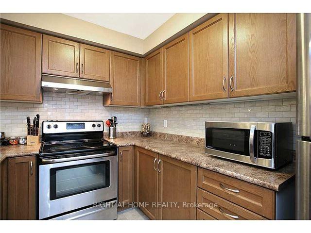 Photo 8 of 4188 Thomas Alton Boulevard, Burlington, Alton — HOMEH