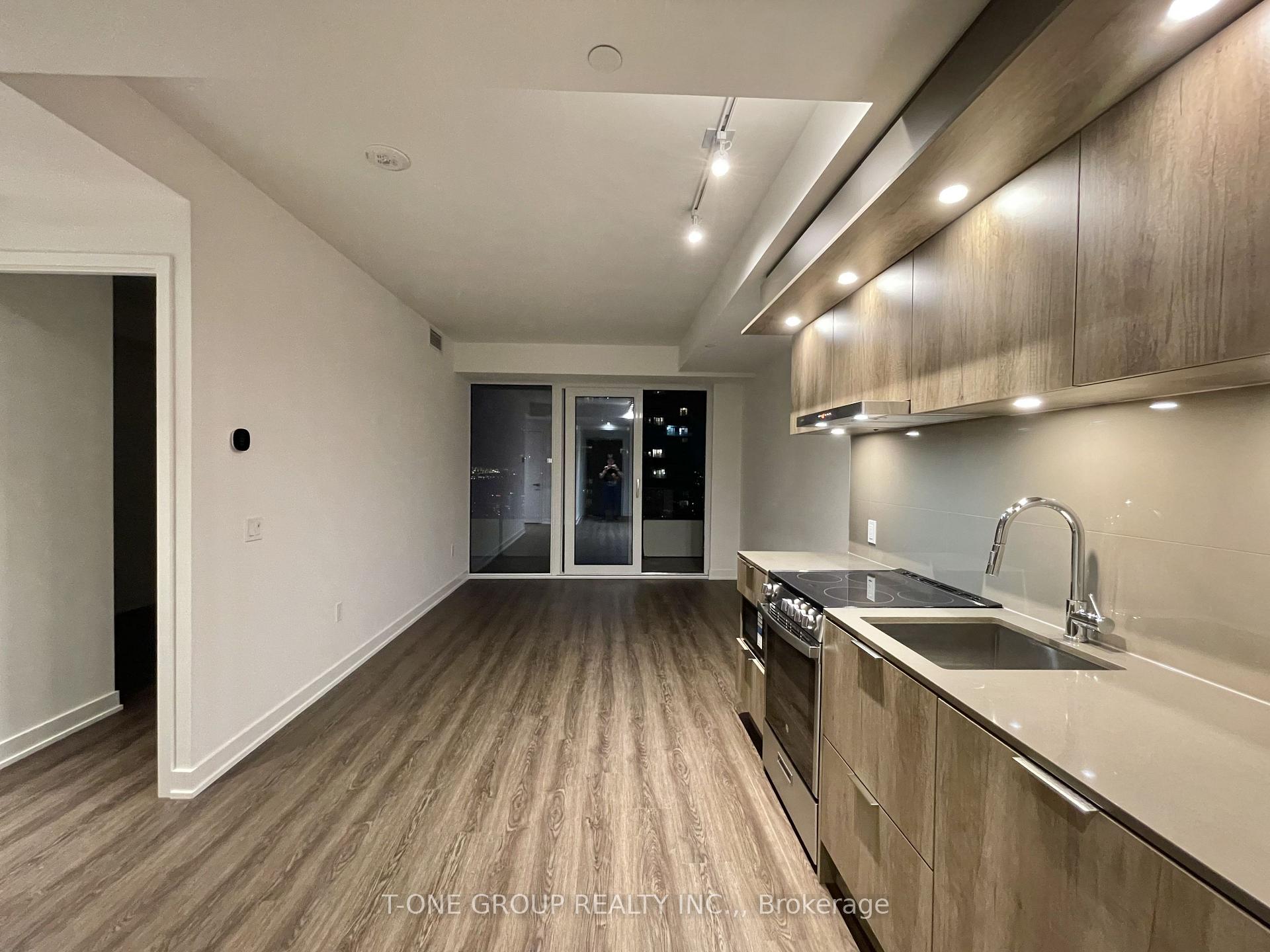 Photo 3 of Unit 4707, 448 Burnhamthorphe Road W, Mississauga, City Centre — HOMEH