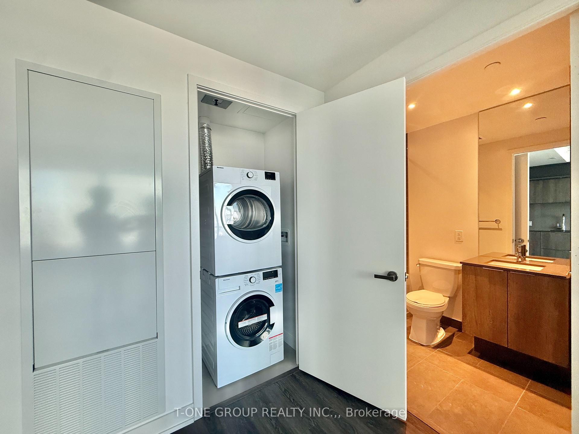 Photo 5 of Unit 4707, 448 Burnhamthorphe Road W, Mississauga, City Centre — HOMEH