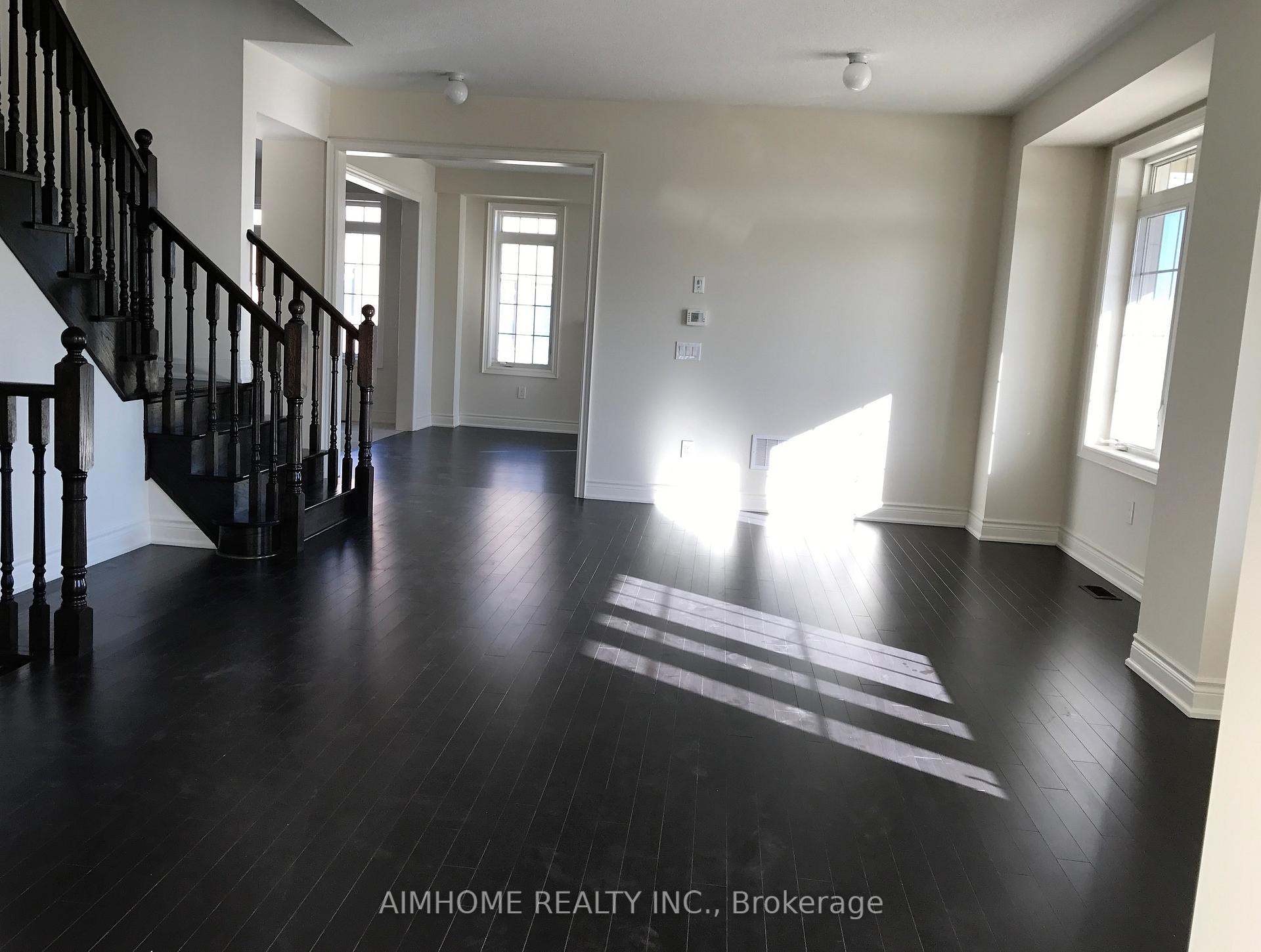 Photo 5 of 60 Baleberry Crescent, East Gwillimbury, Sharon — HOMEH