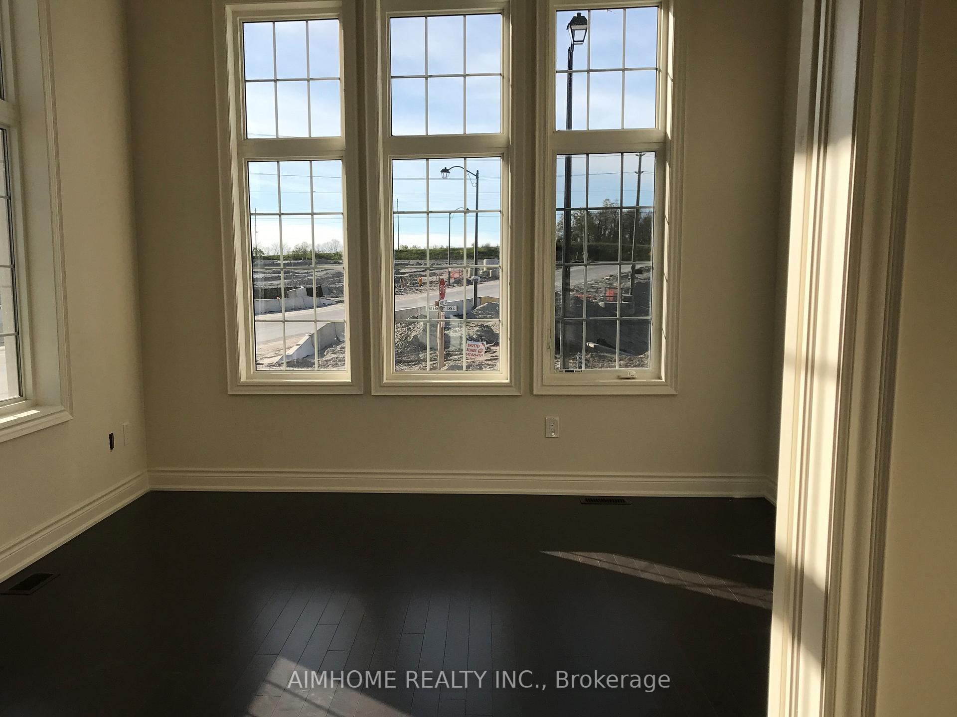 Photo 8 of 60 Baleberry Crescent, East Gwillimbury, Sharon — HOMEH