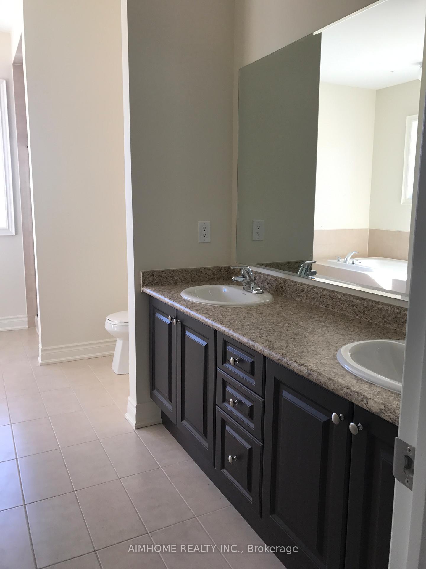 Photo 18 of 60 Baleberry Crescent, East Gwillimbury, Sharon — HOMEH