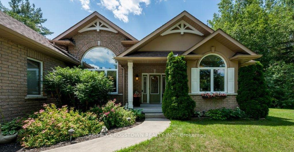 Photo 2 of 5 Pine Hill Drive, Springwater, Rural Springwater — HOMEH
