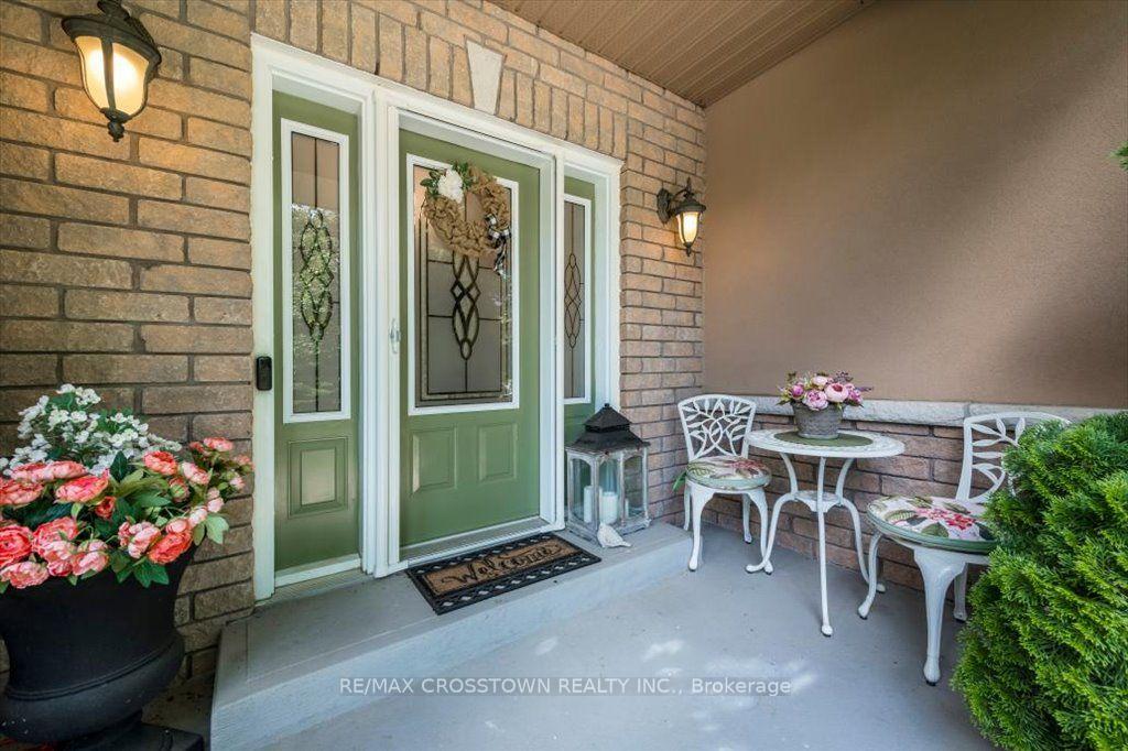 Photo 3 of 5 Pine Hill Drive, Springwater, Rural Springwater — HOMEH
