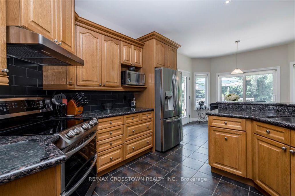 Photo 11 of 5 Pine Hill Drive, Springwater, Rural Springwater — HOMEH