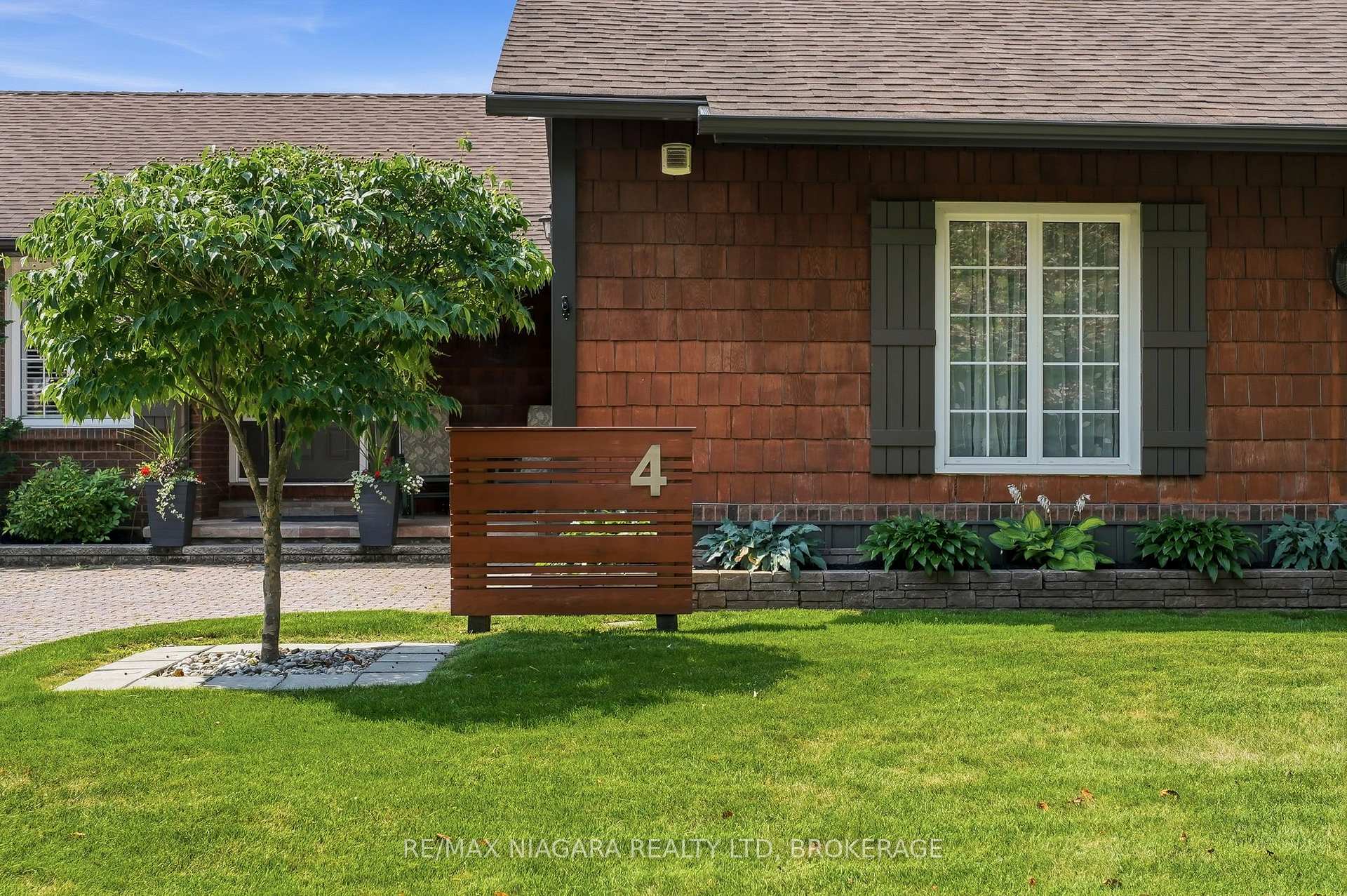 Photo 2 of 4 Vista Drive, Pelham, Fonthill — HOMEH