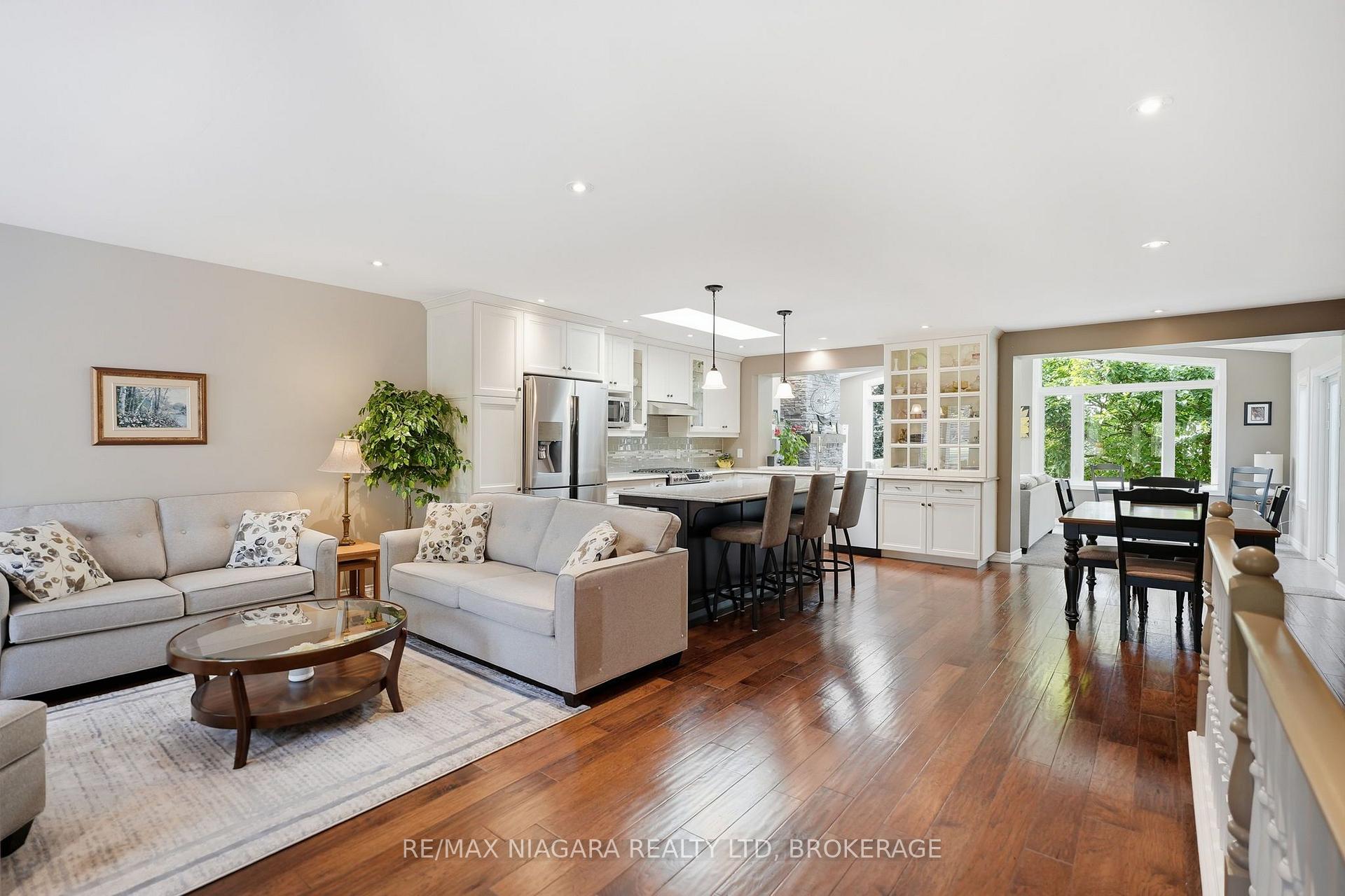 Photo 4 of 4 Vista Drive, Pelham, Fonthill — HOMEH