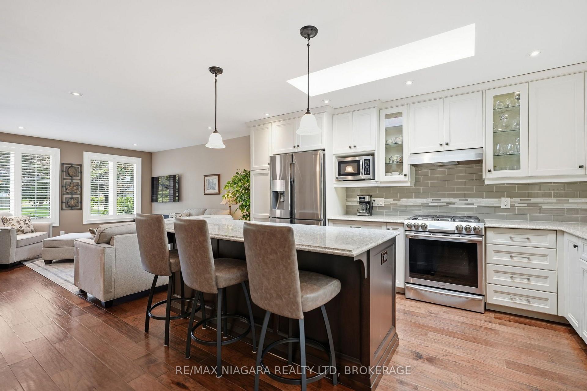 Photo 8 of 4 Vista Drive, Pelham, Fonthill — HOMEH