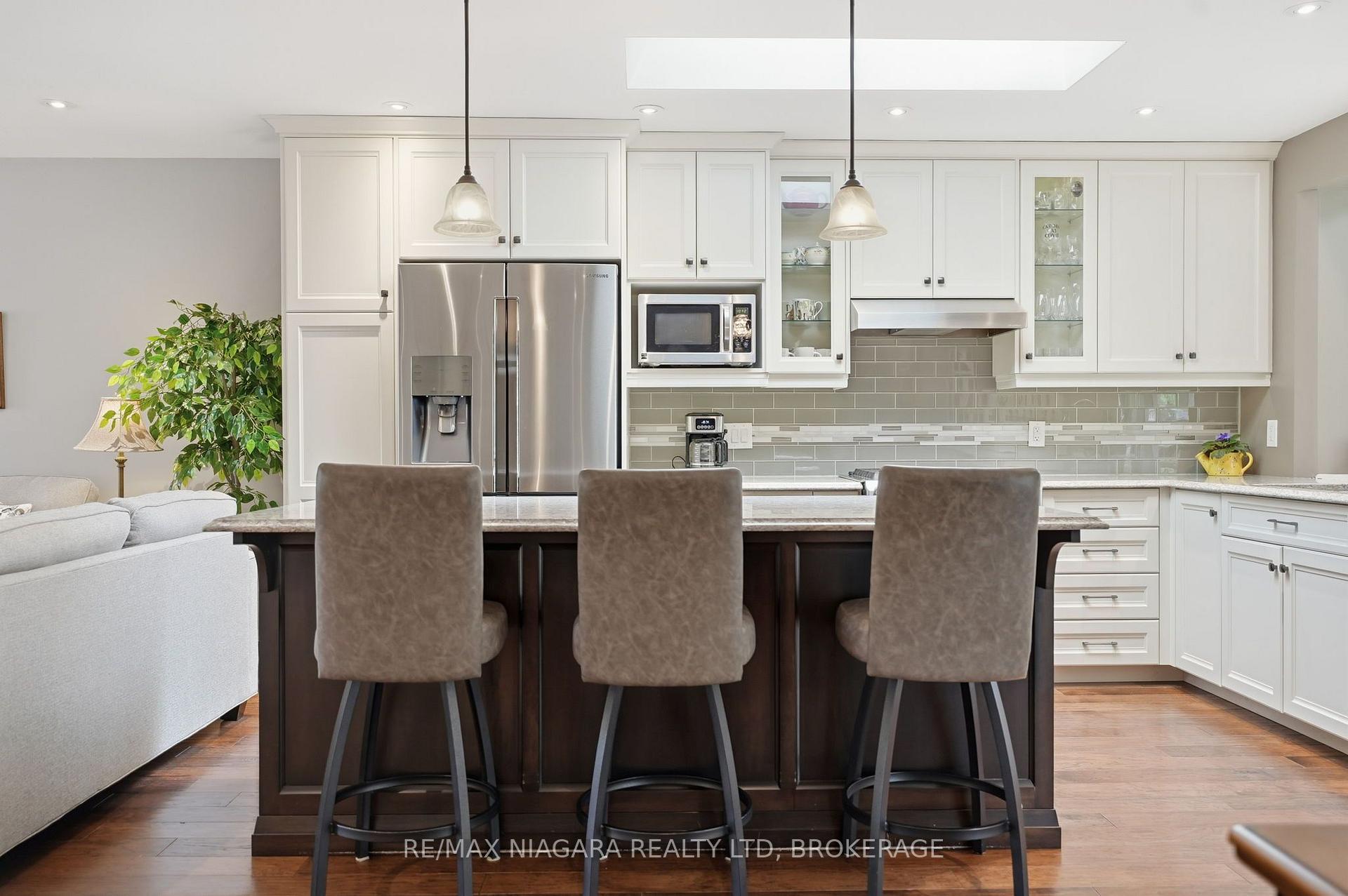 Photo 11 of 4 Vista Drive, Pelham, Fonthill — HOMEH