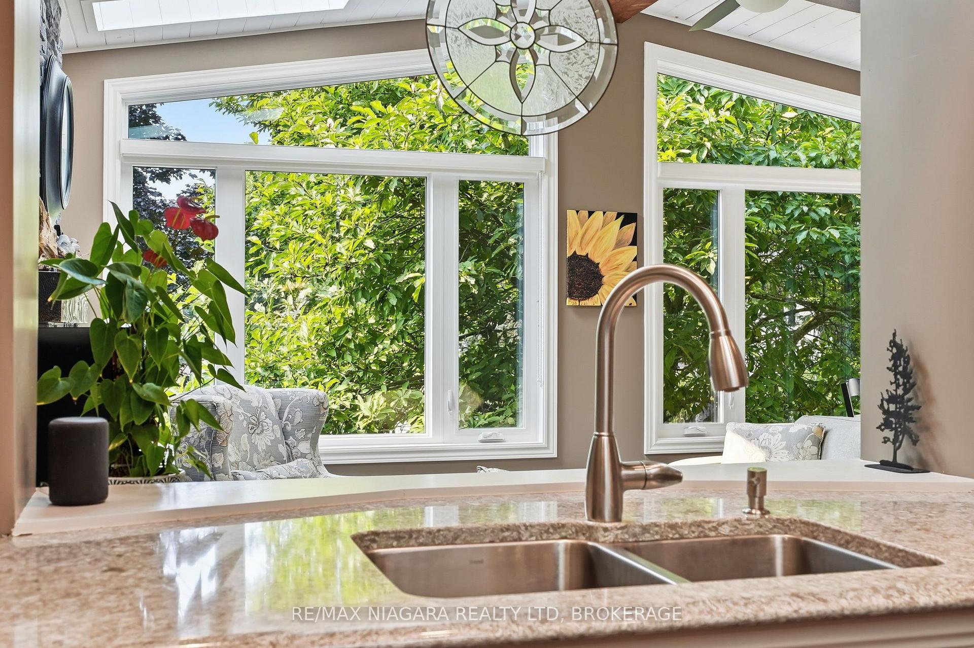 Photo 13 of 4 Vista Drive, Pelham, Fonthill — HOMEH