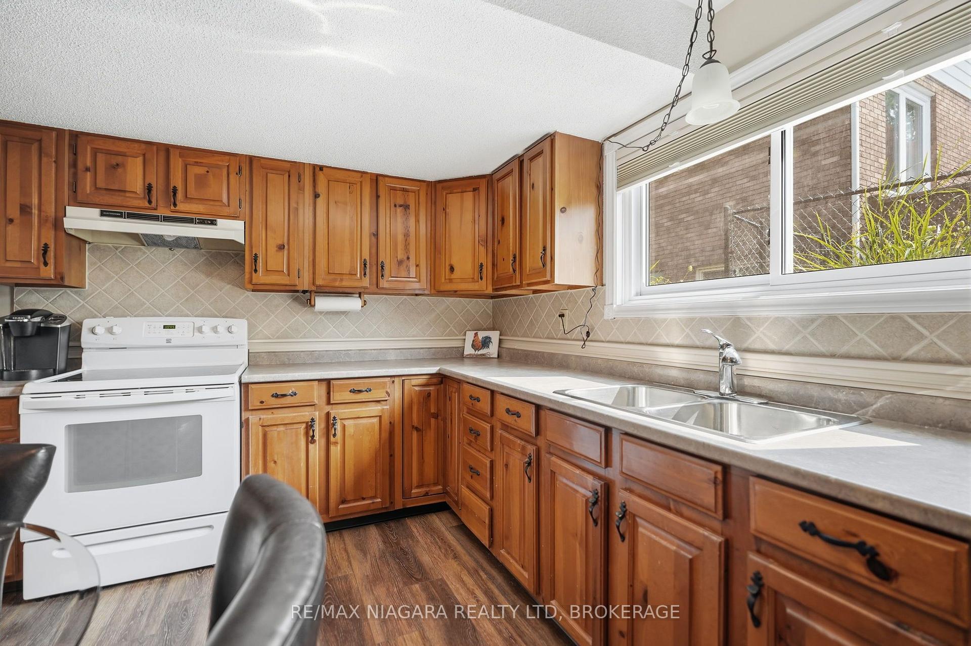 Photo 26 of 4 Vista Drive, Pelham, Fonthill — HOMEH