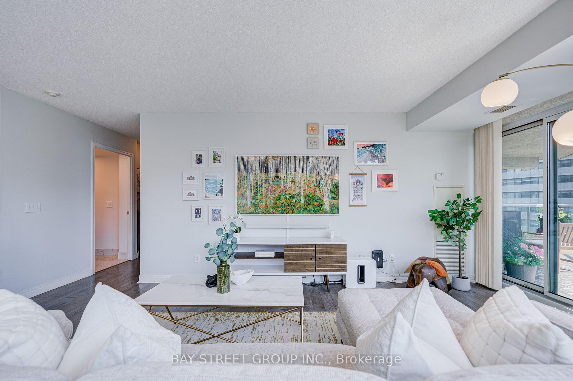 Photo 3 of Unit 1811, 30 Grand Trunk Crescent, Toronto, Waterfront Communities — HOMEH
