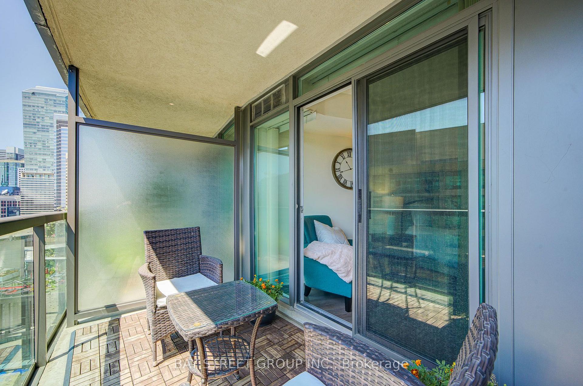 Photo 21 of Unit 1811, 30 Grand Trunk Crescent, Toronto, Waterfront Communities — HOMEH
