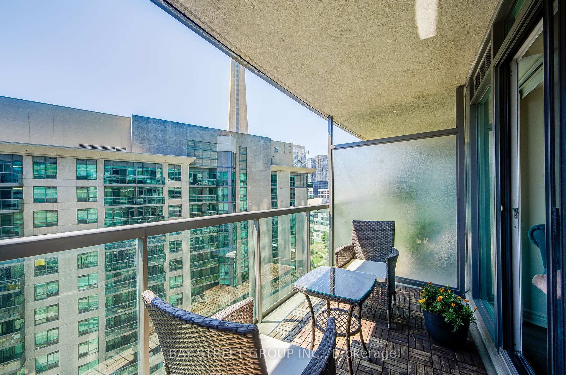 Photo 22 of Unit 1811, 30 Grand Trunk Crescent, Toronto, Waterfront Communities — HOMEH