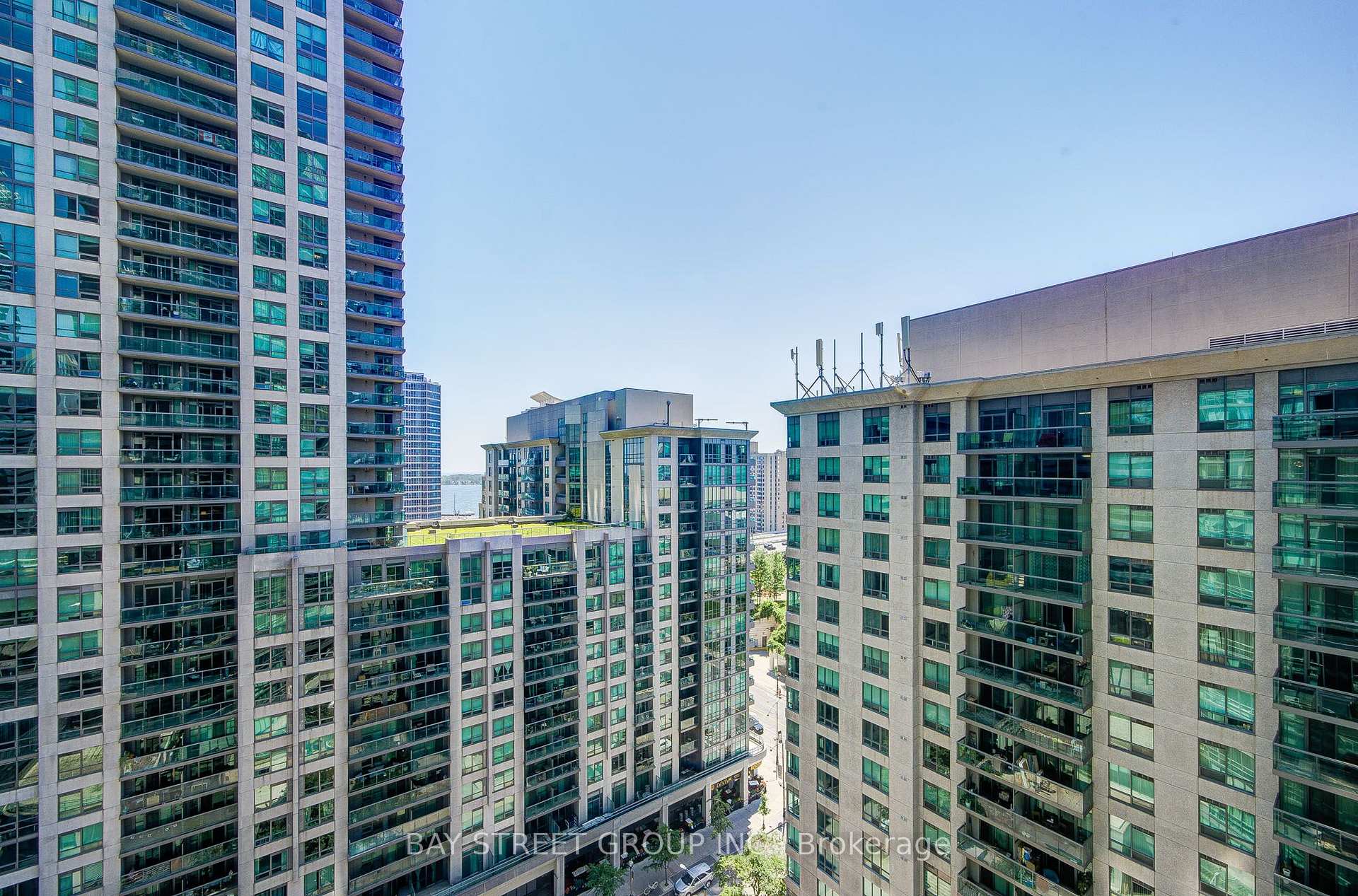 Photo 32 of Unit 1811, 30 Grand Trunk Crescent, Toronto, Waterfront Communities — HOMEH