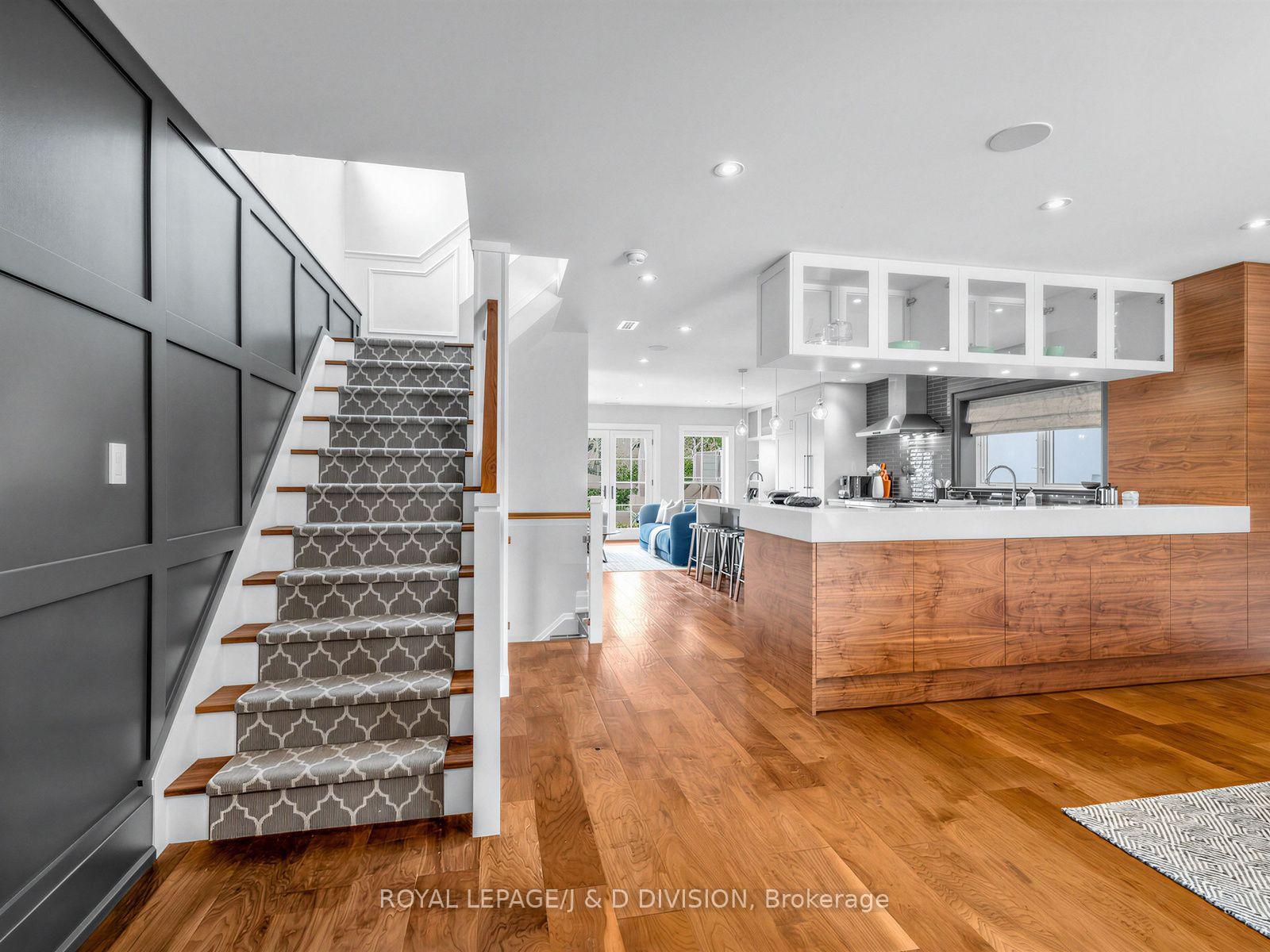 Photo 2 of 146 Glenvale Boulevard, Toronto, Leaside — HOMEH