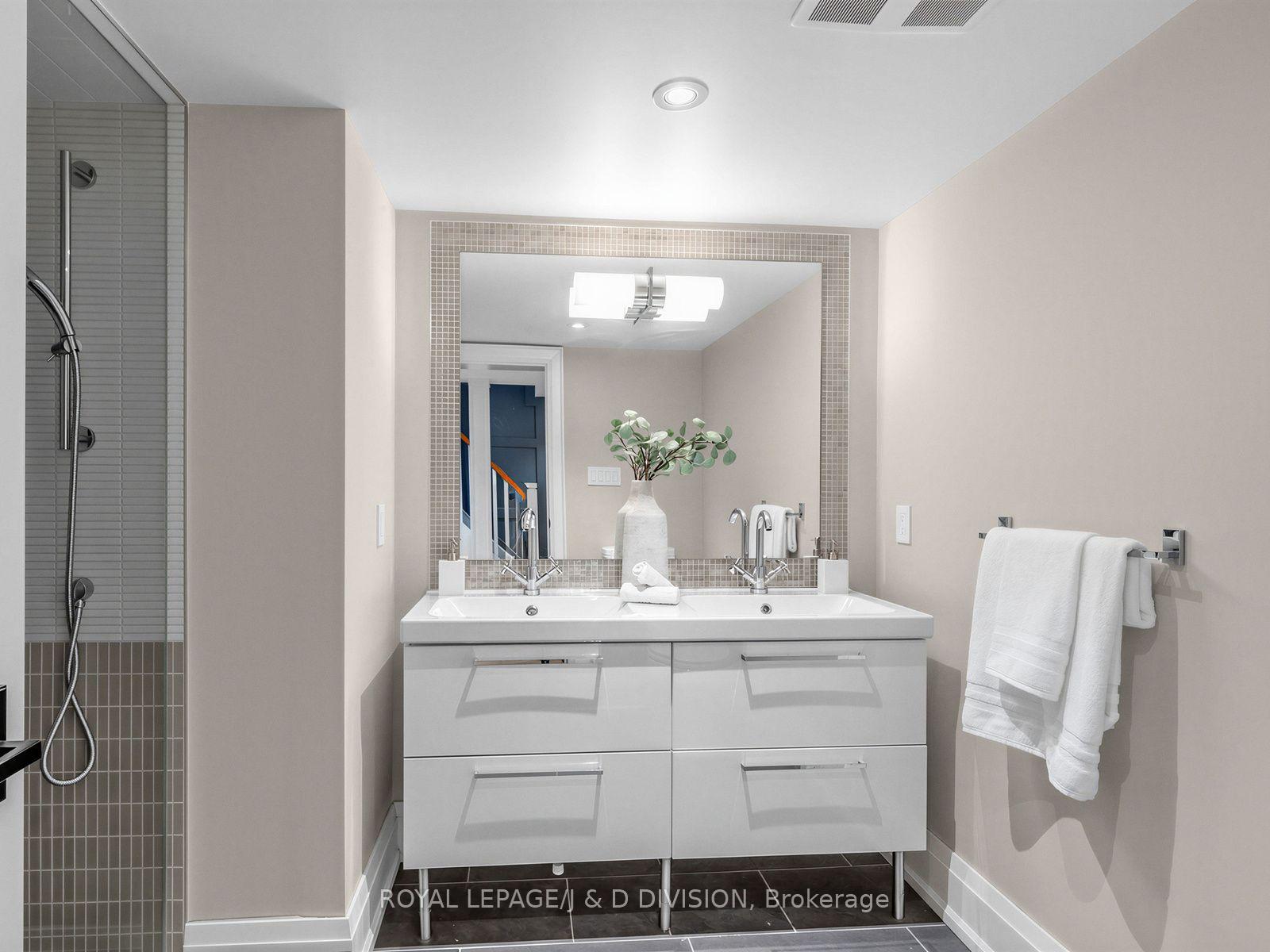 Photo 32 of 146 Glenvale Boulevard, Toronto, Leaside — HOMEH