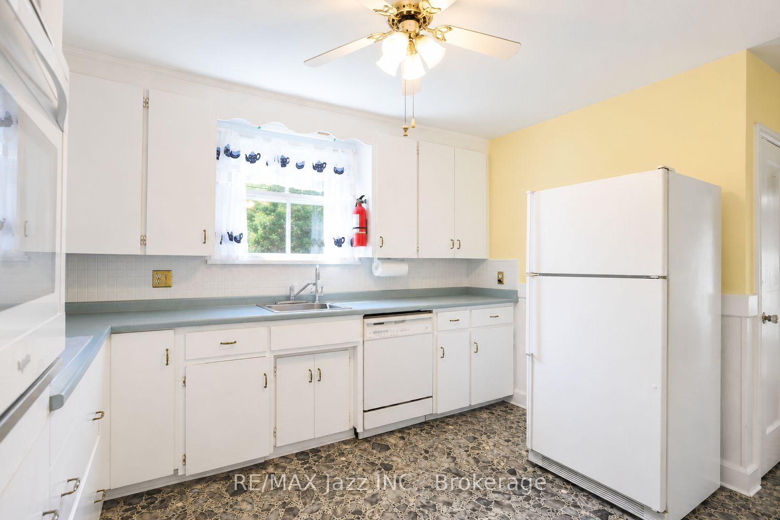 Photo 3 of 132 Highland Avenue, Oshawa, Central — HOMEH